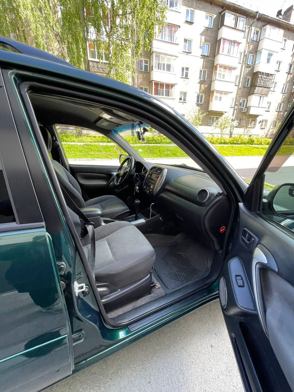 Продается надежная Toyota RAV4 2003 (9)