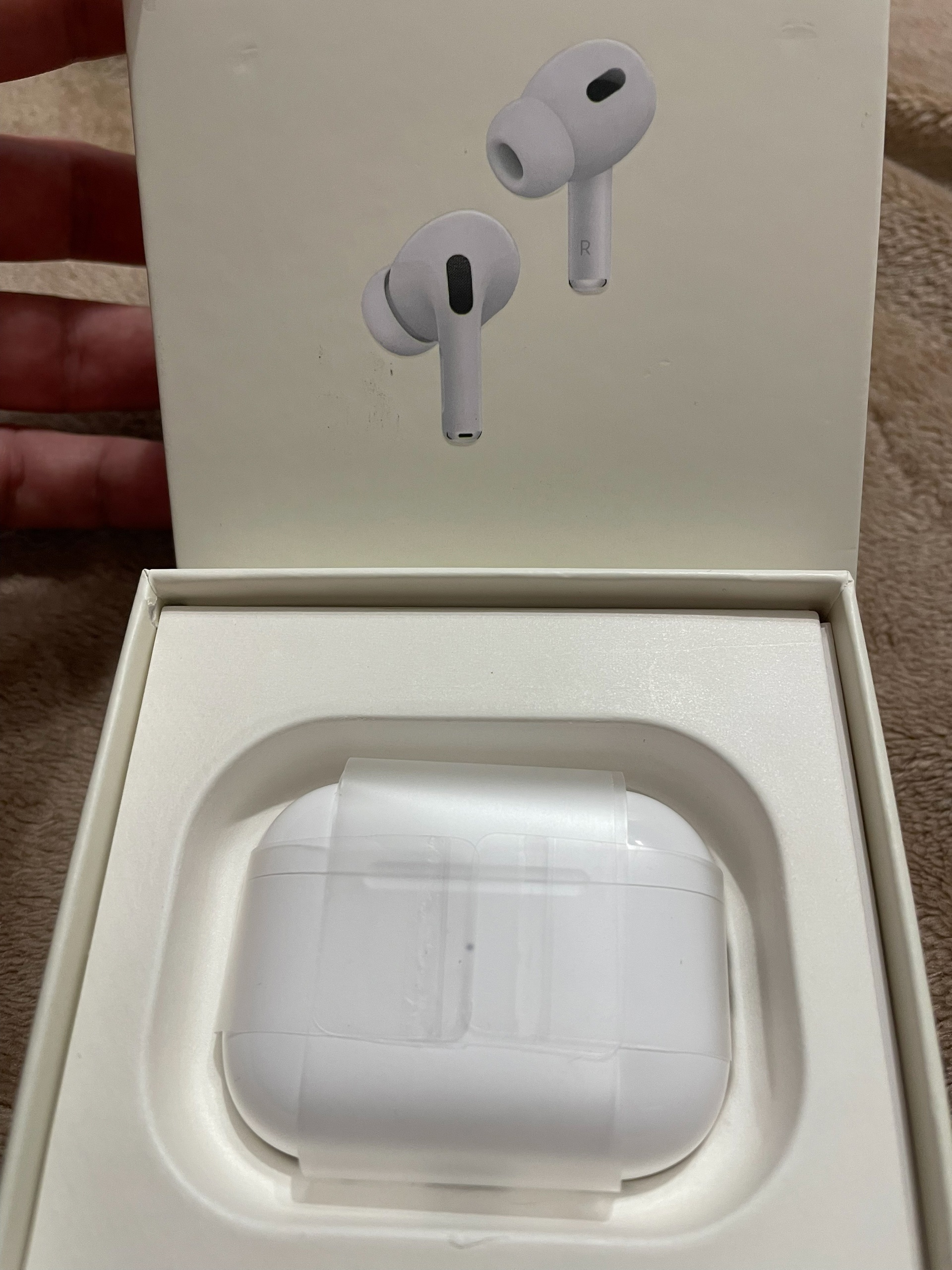 **Новые AirPods Pro 2 продаются:** (5)