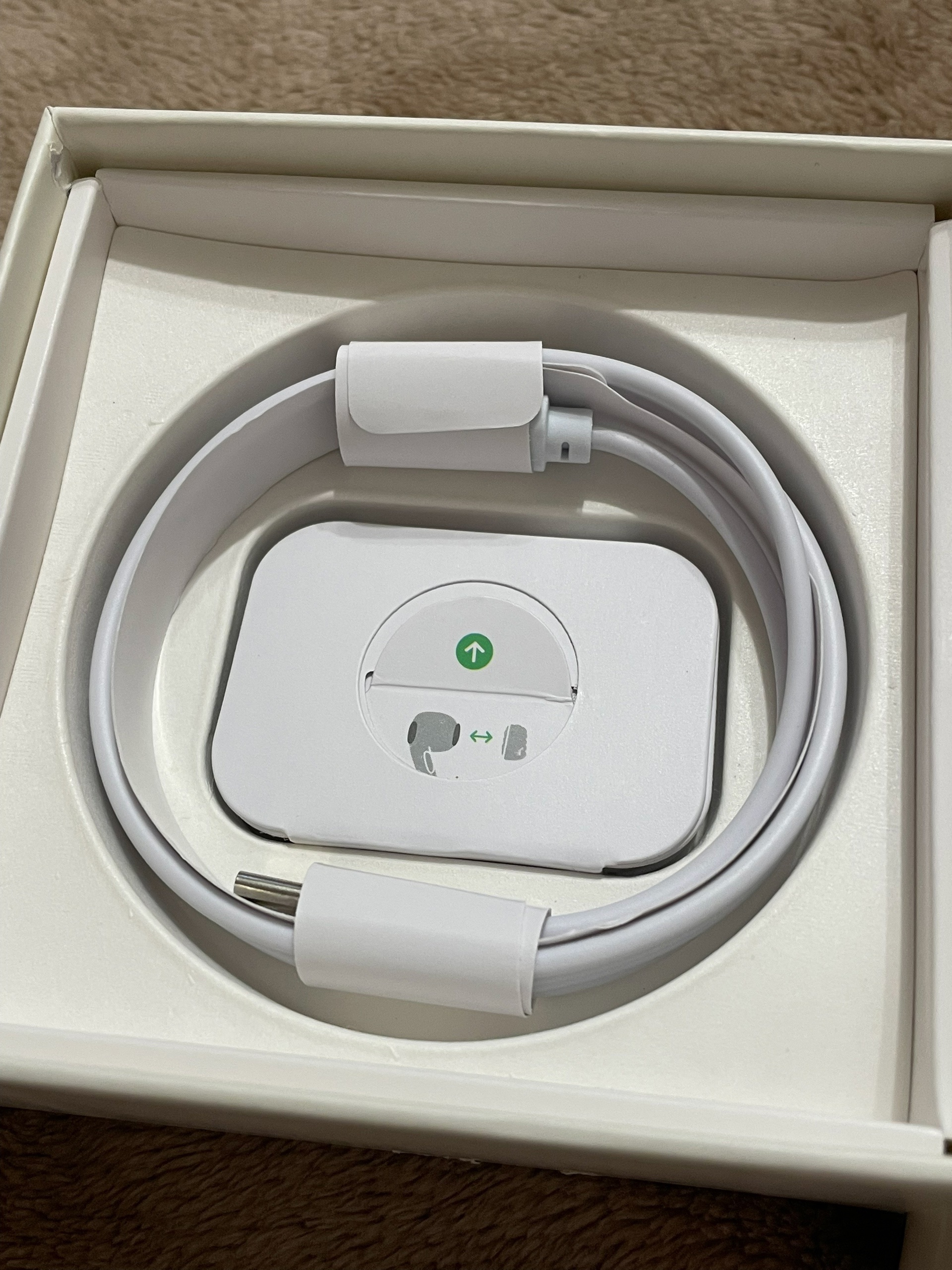 **Новые AirPods Pro 2 продаются:** (6)