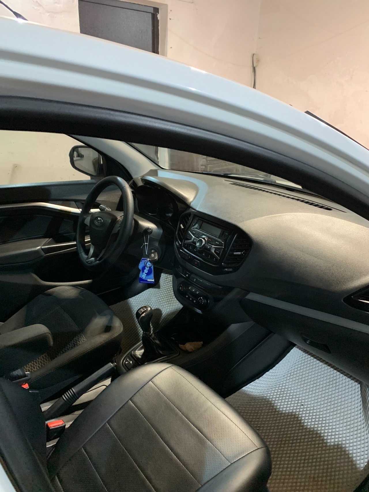 Продажа Lada Vesta 2016 года (4)