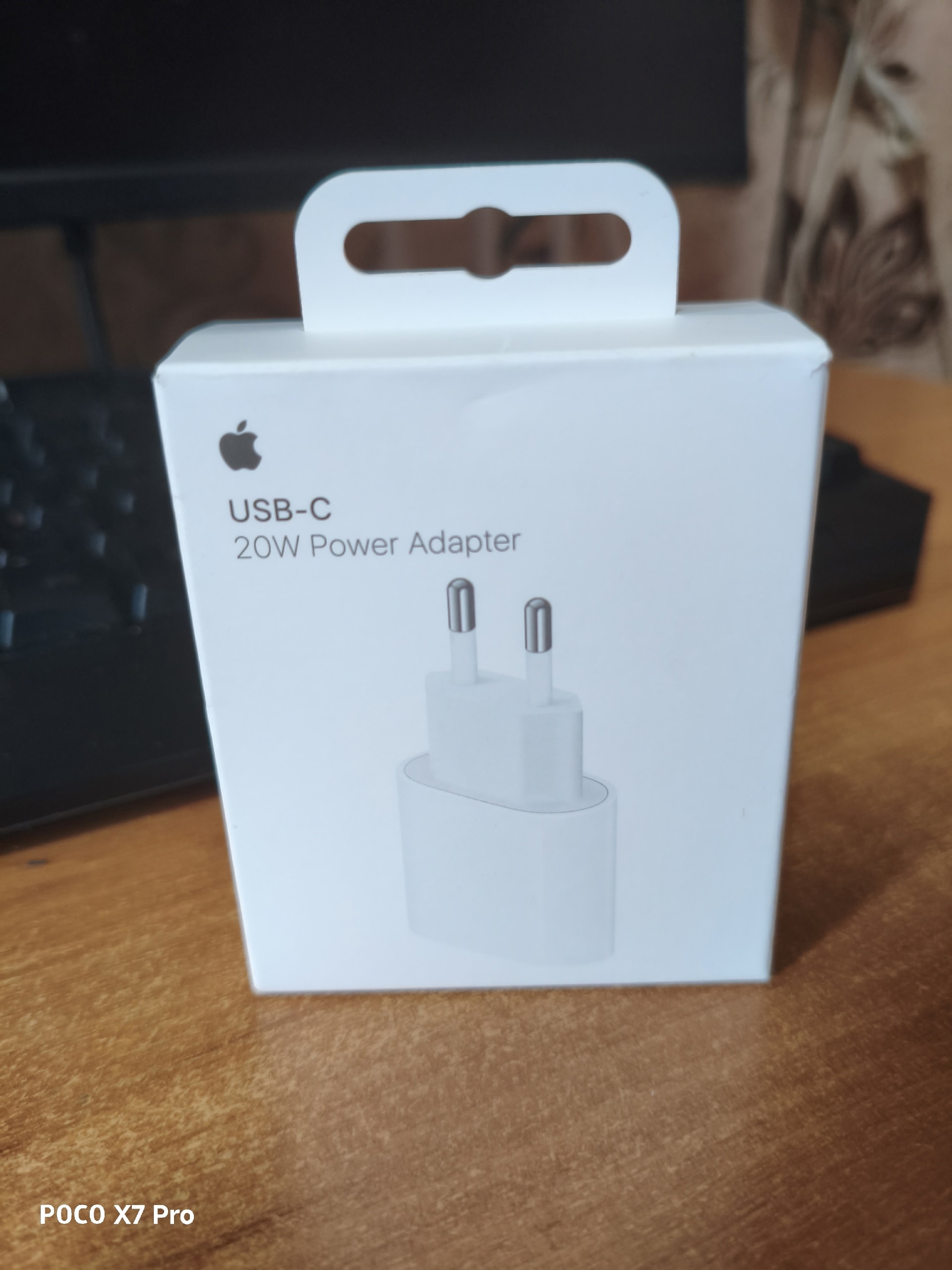 Продам оригинальное зарядное устройство iPhone