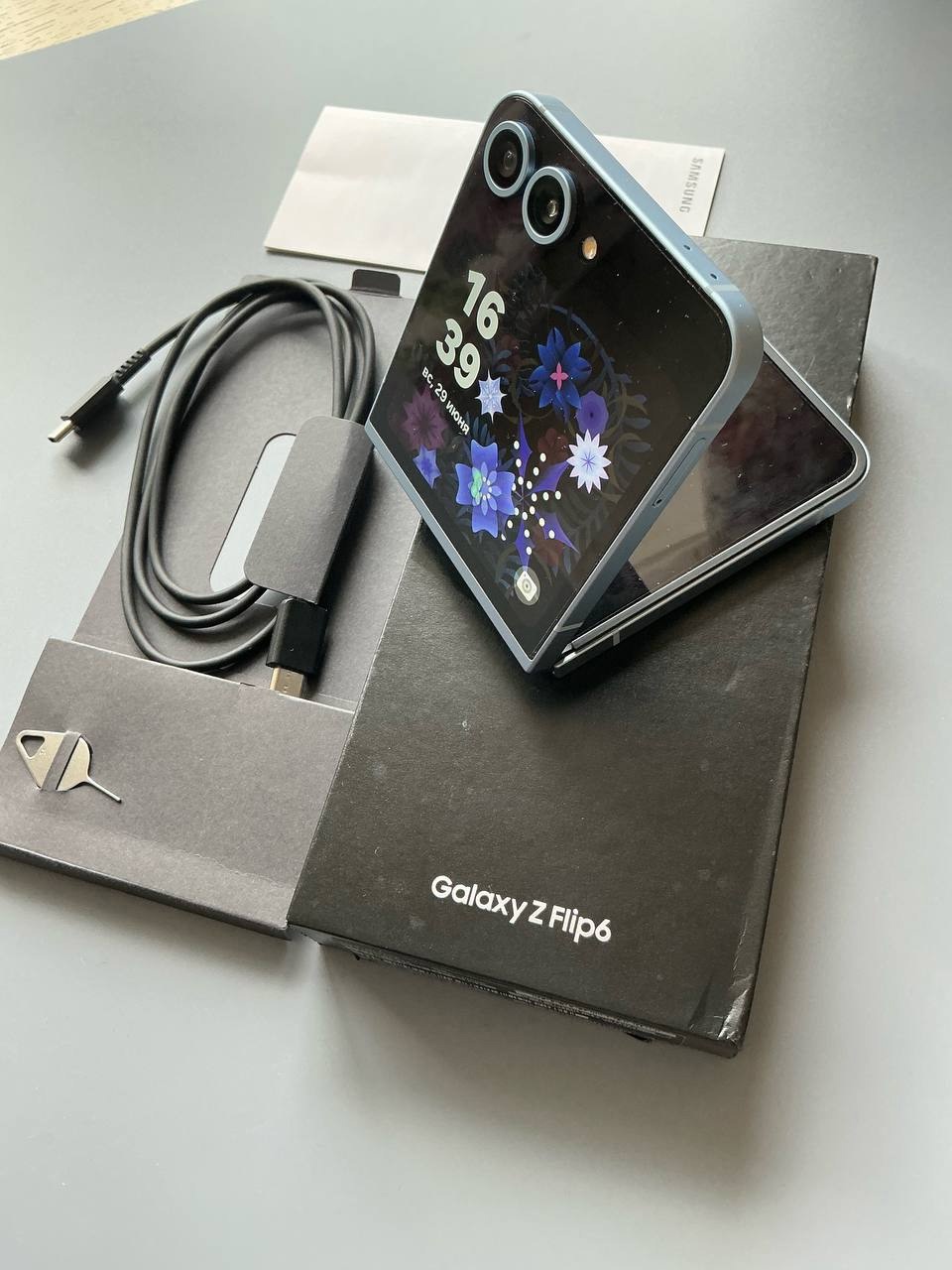 Samsung Z Flip 6 на (1)