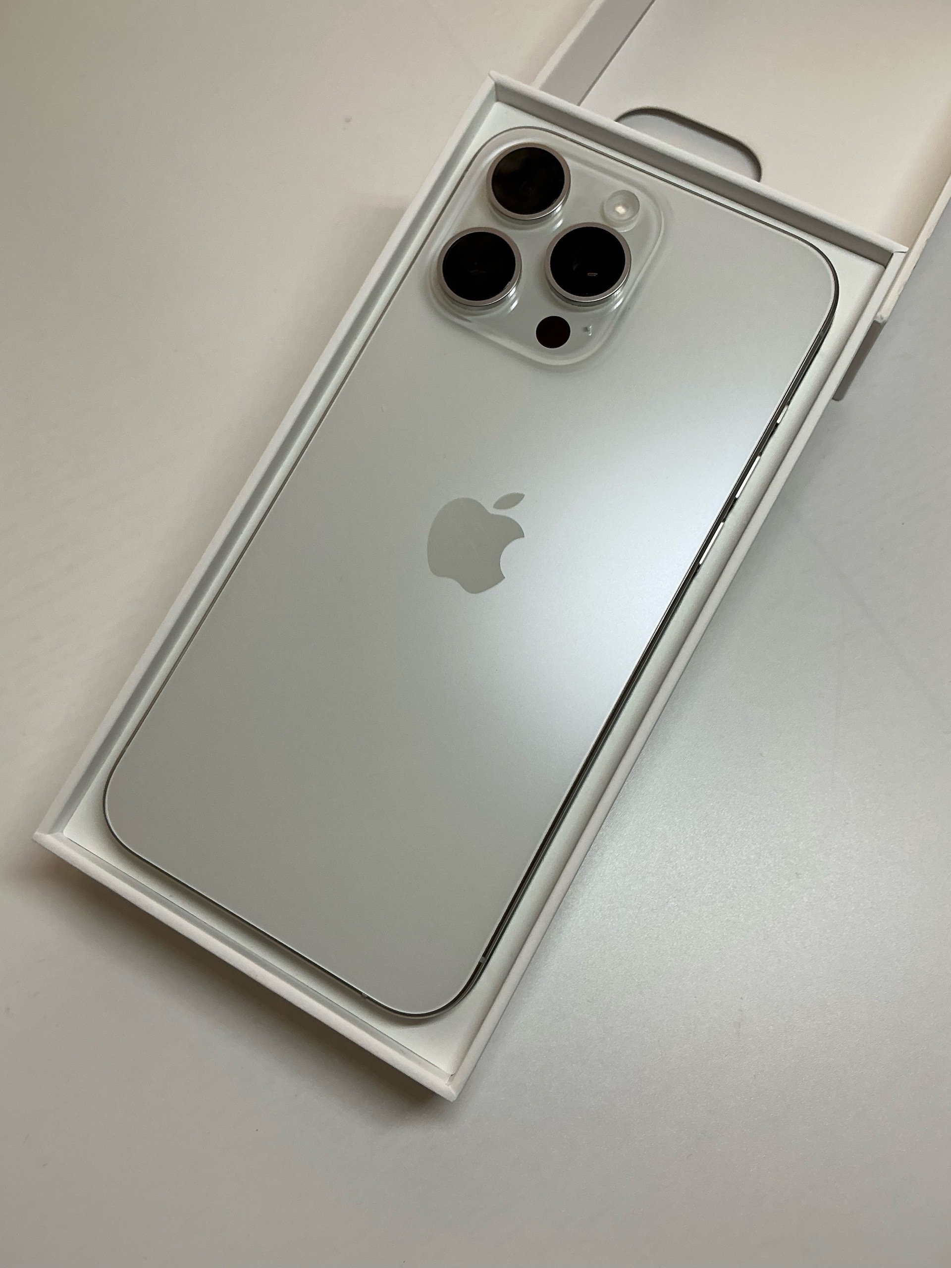 Продам iPhone 15 Pro Max (1)
