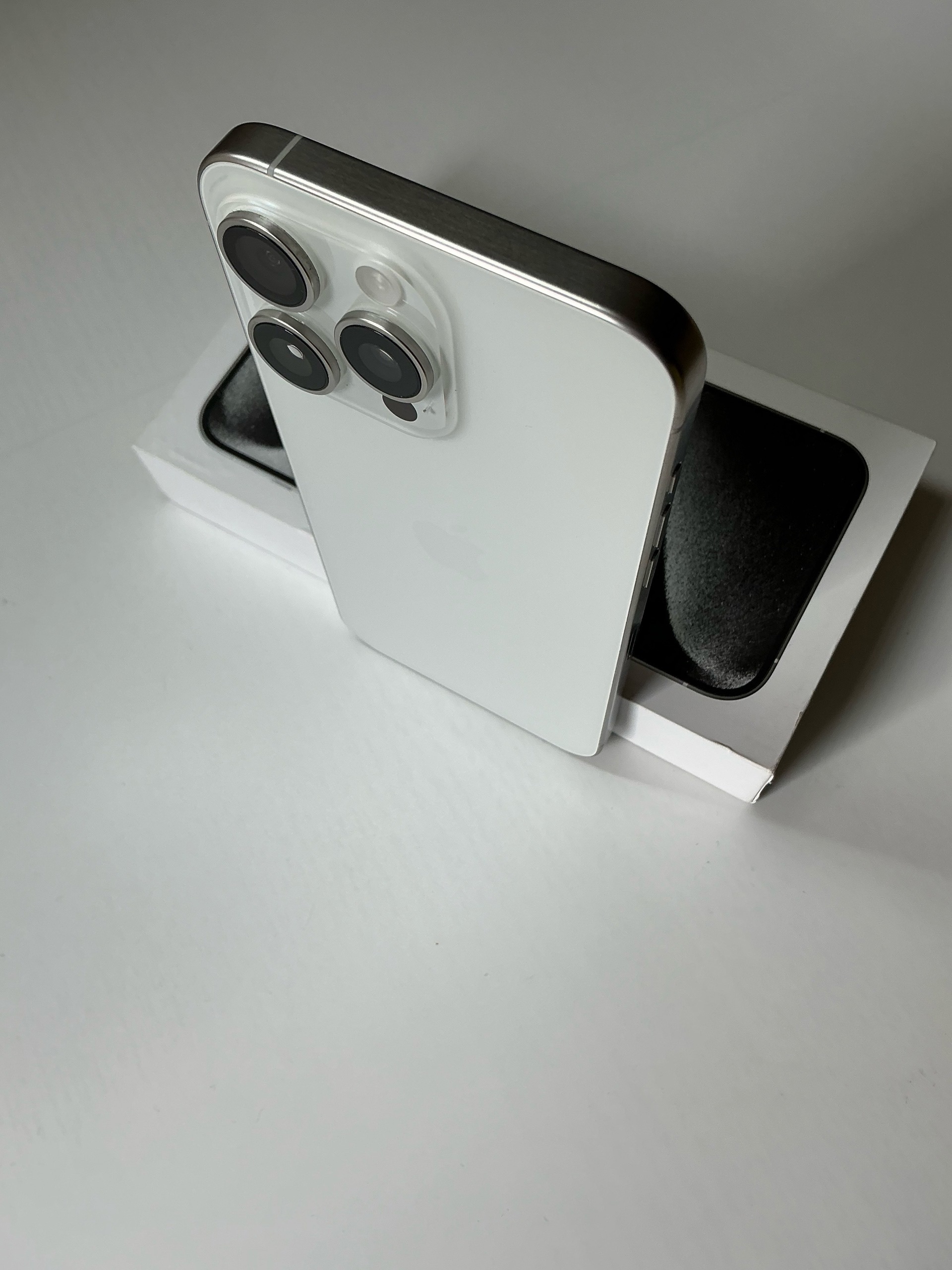 Продам iPhone 15 Pro Max