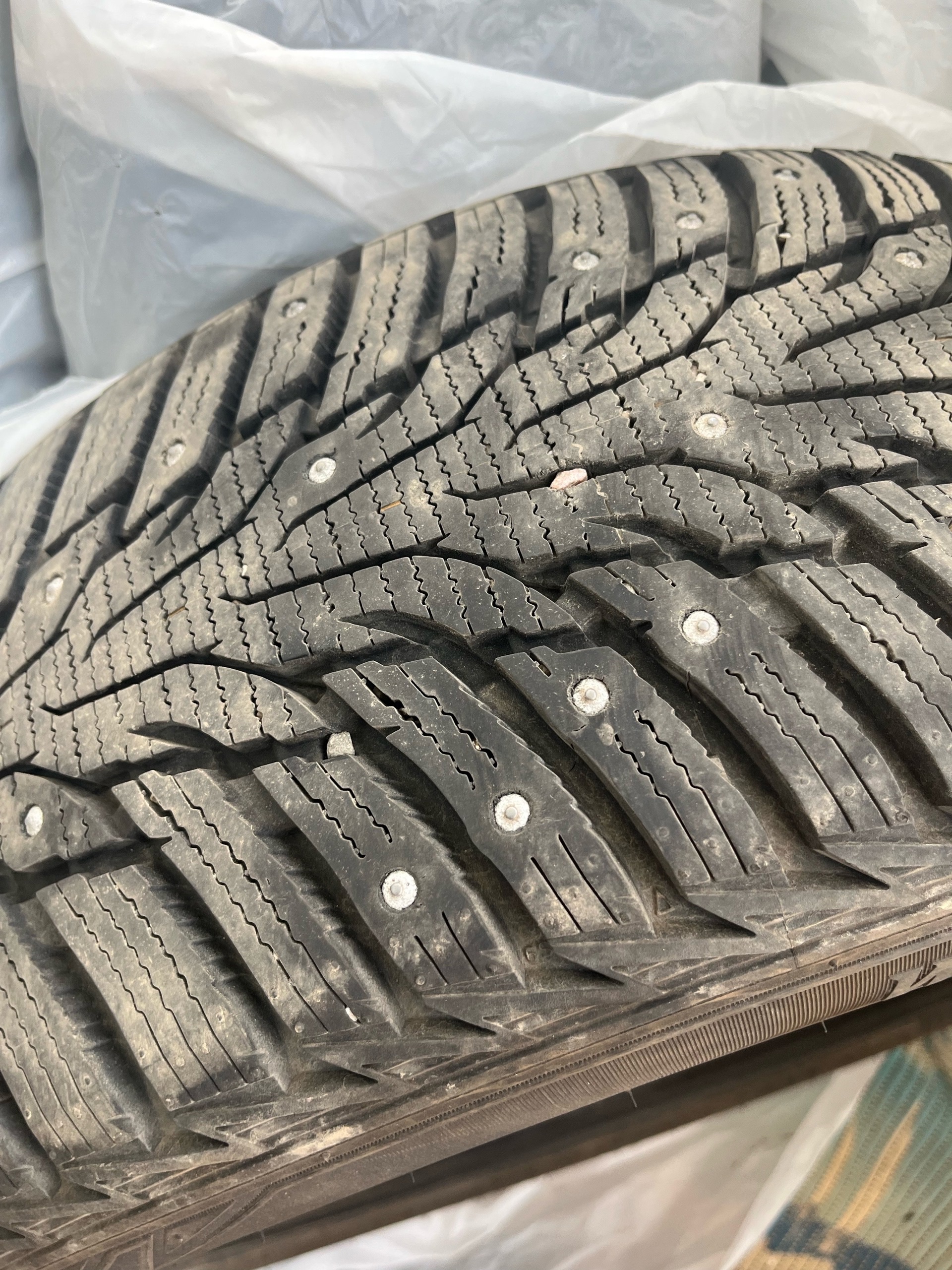 Шипованная зимняя резина 205/50 R17 (1)