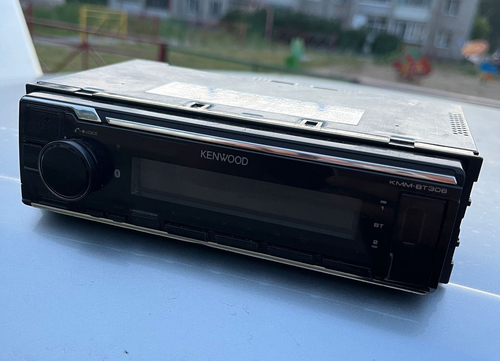 Автомагнитола Kenwood с многоцветной подсветкой
