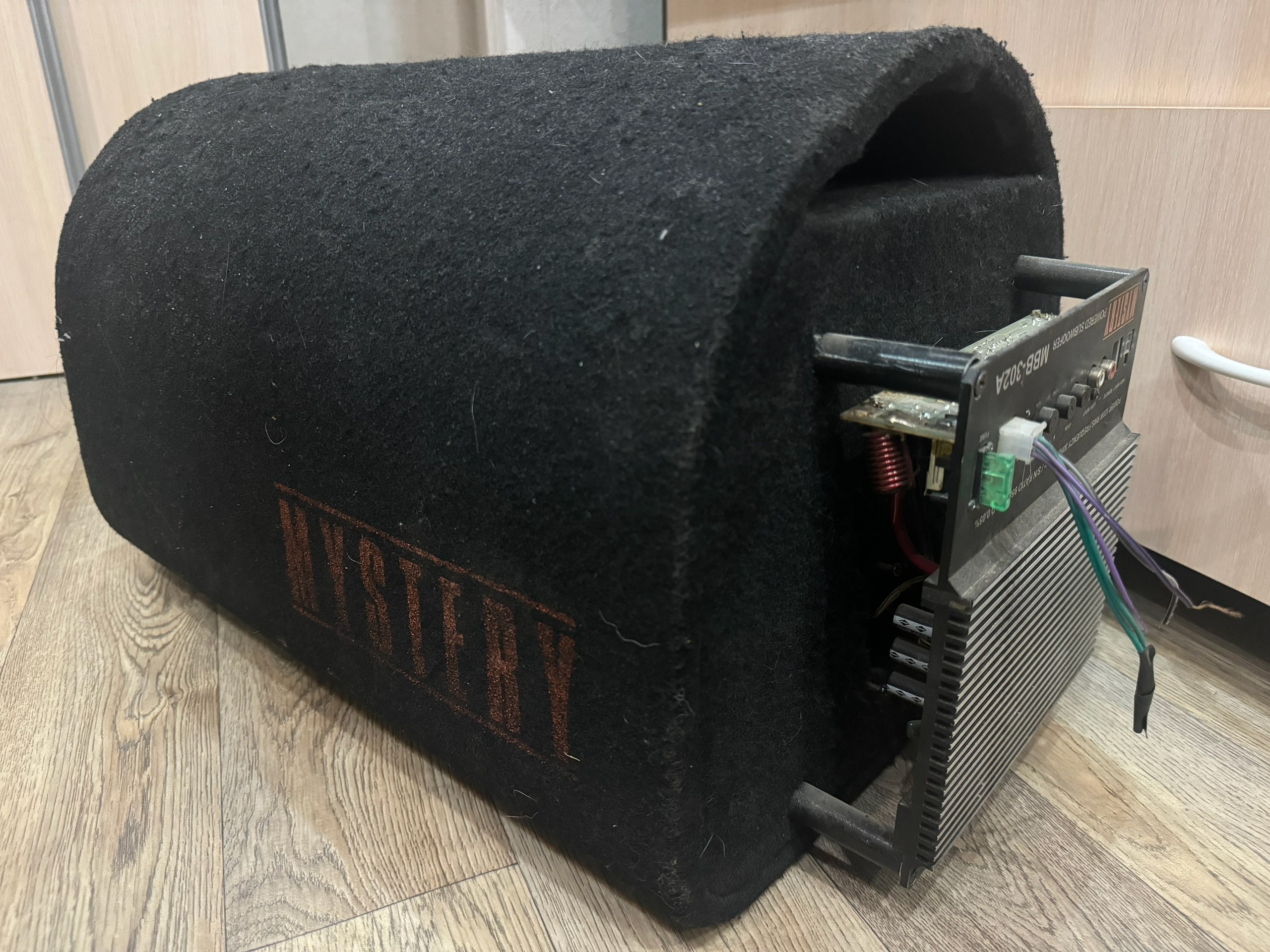 ### Продаётся сабвуфер с усилителем