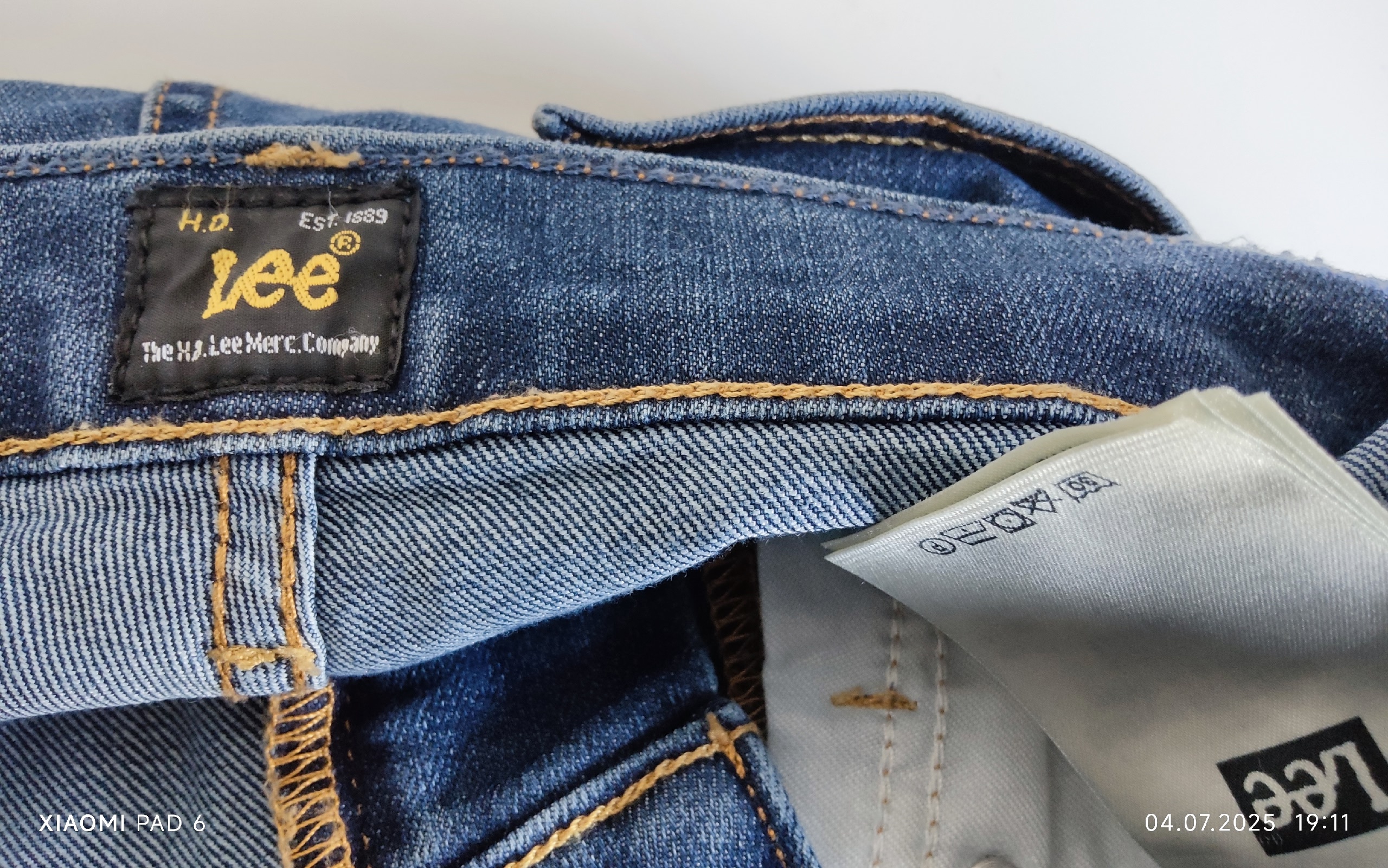 Продам джинсы в отличном состоянии (3)