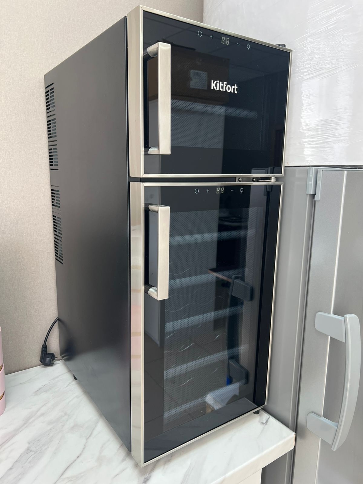 Морозильник Indesit и винный шкаф (1)