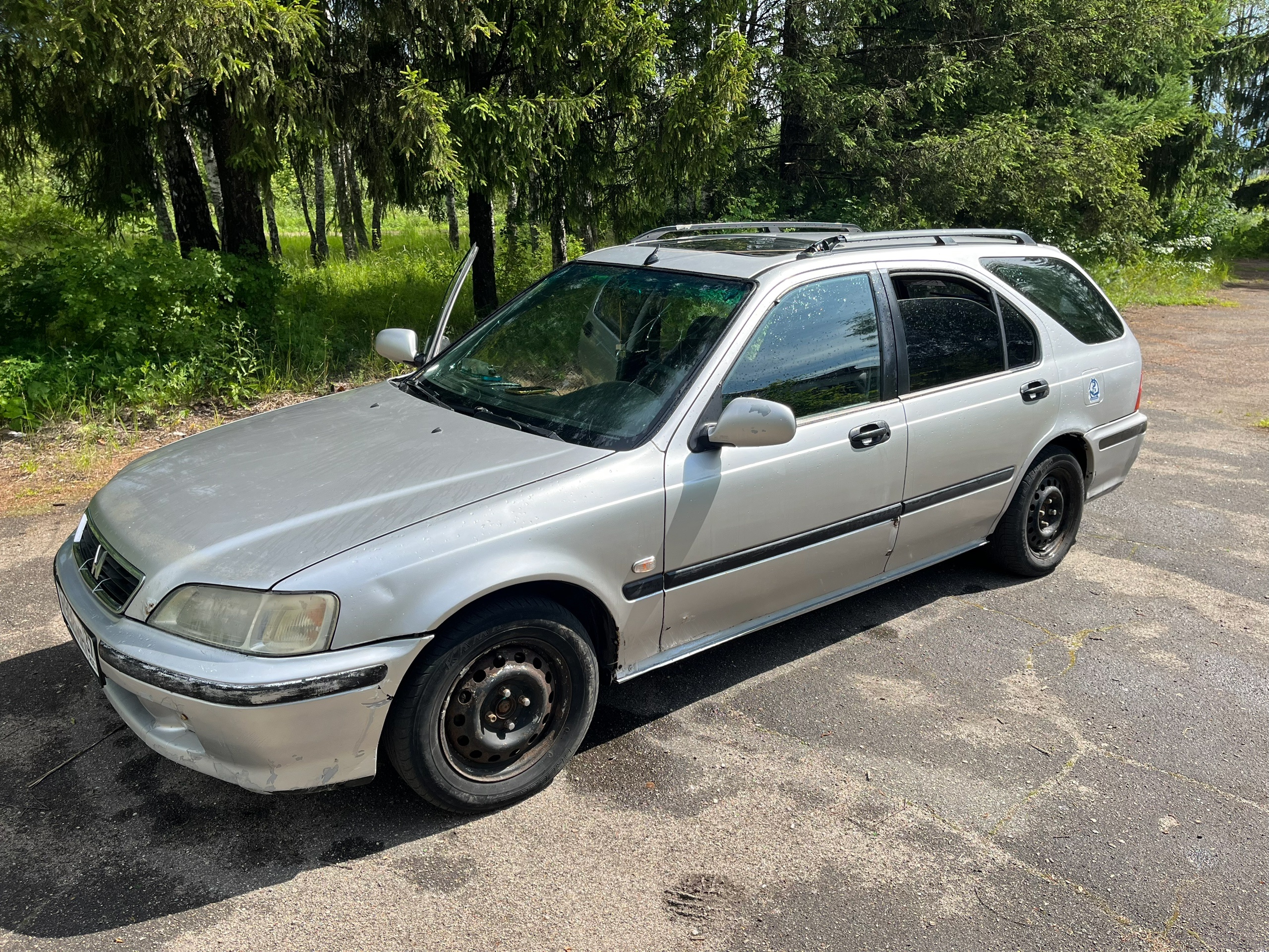 Продается Honda Civic 1998 года (3)