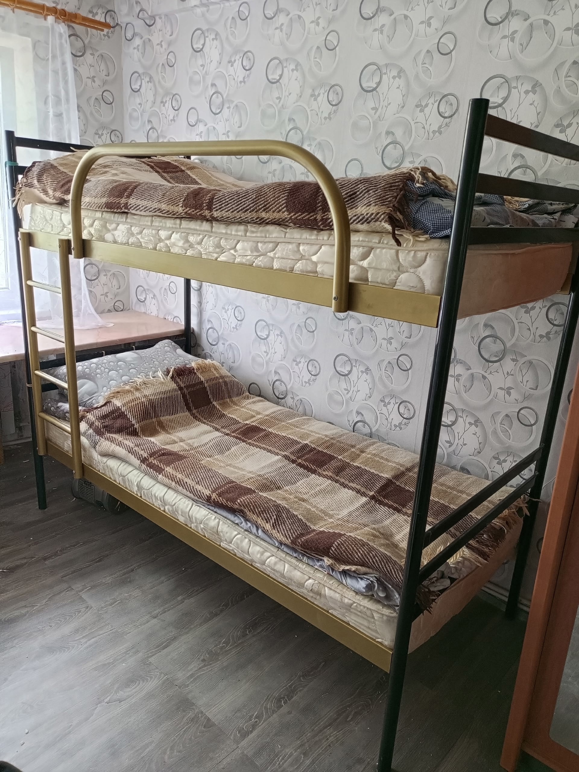 **Продается двухъярусная металлическая кровать** Предлагаю