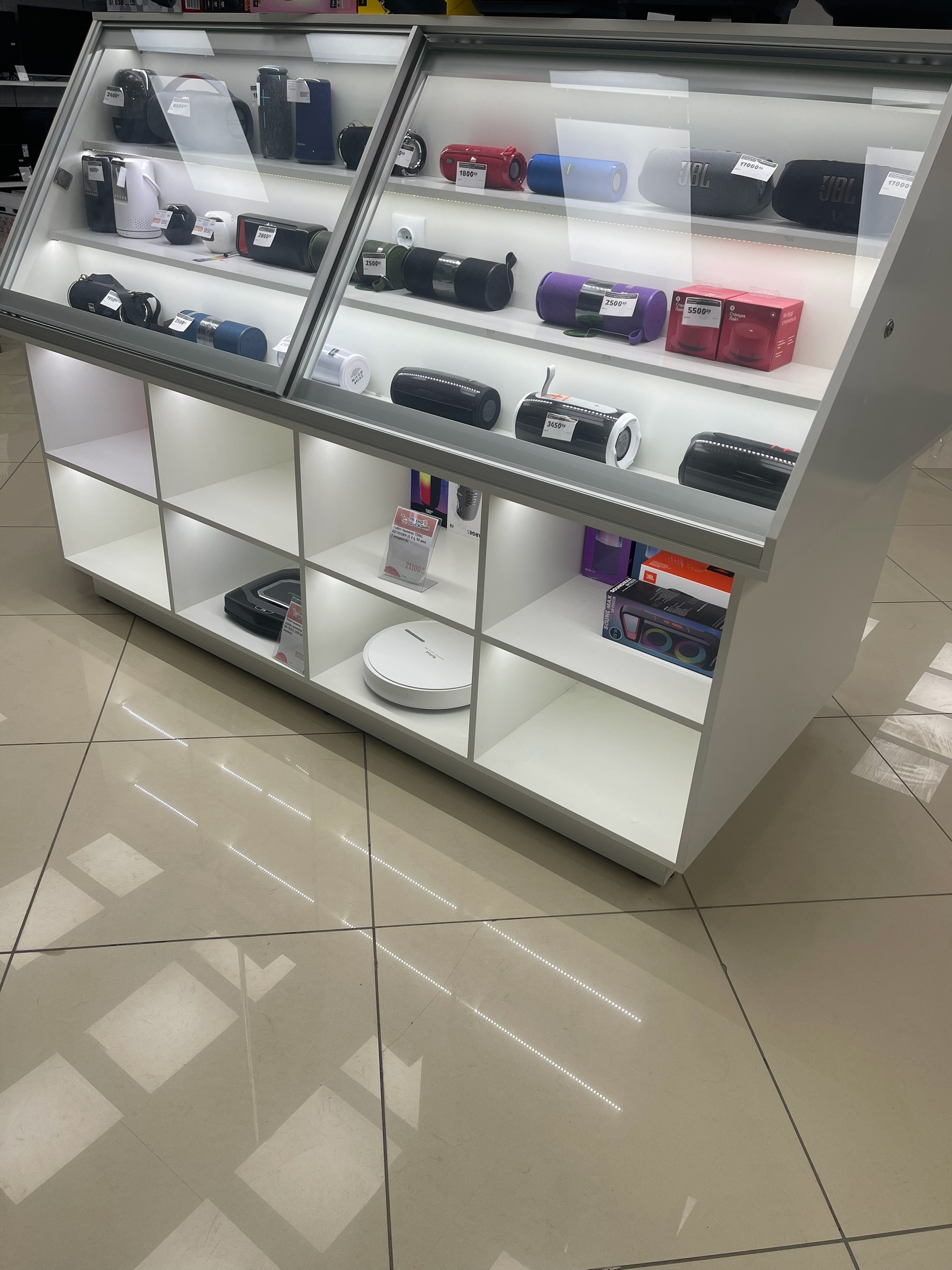 Тумба с LED-подсветкой для аксессуаров