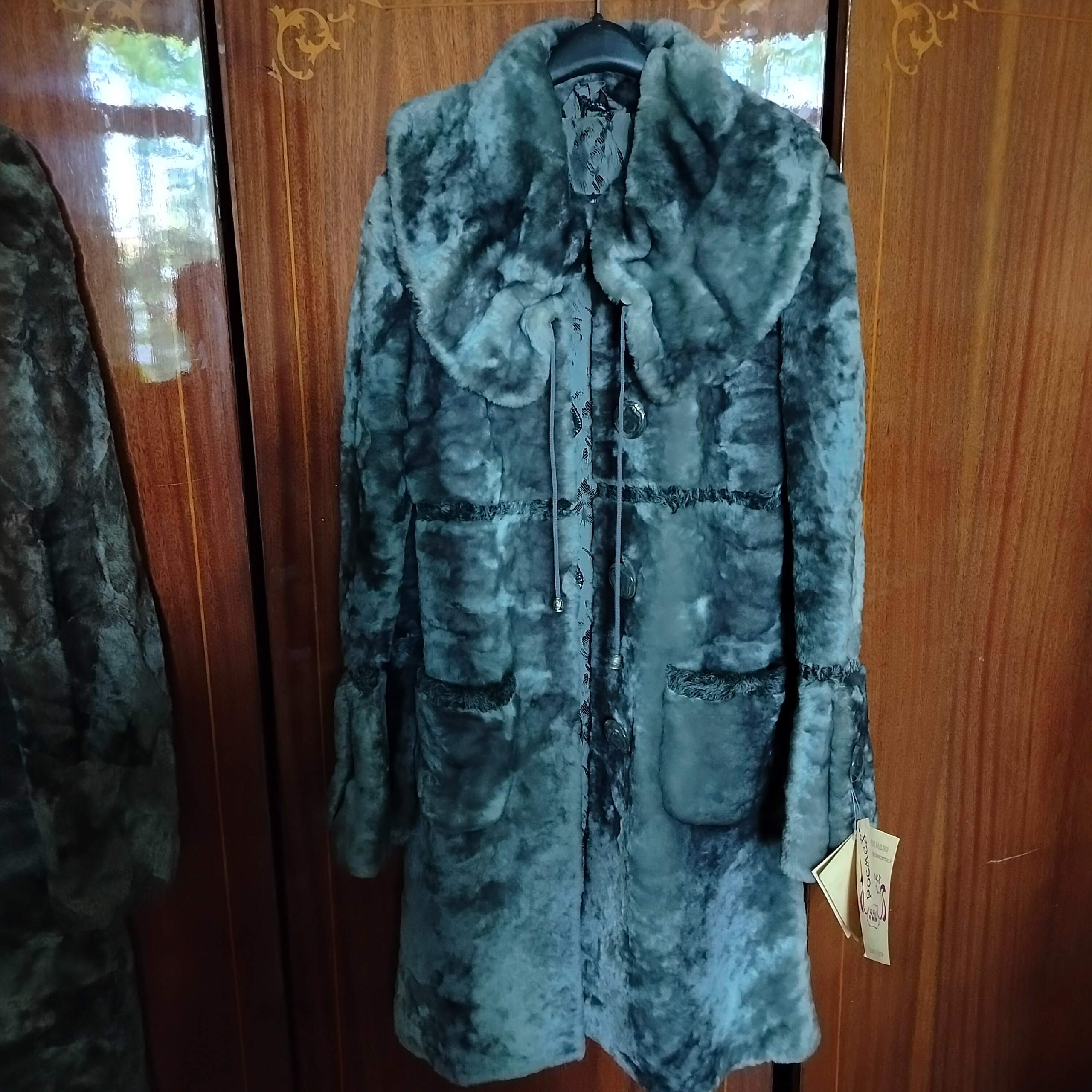 Продажа новой мутоновой шубы Предлагается