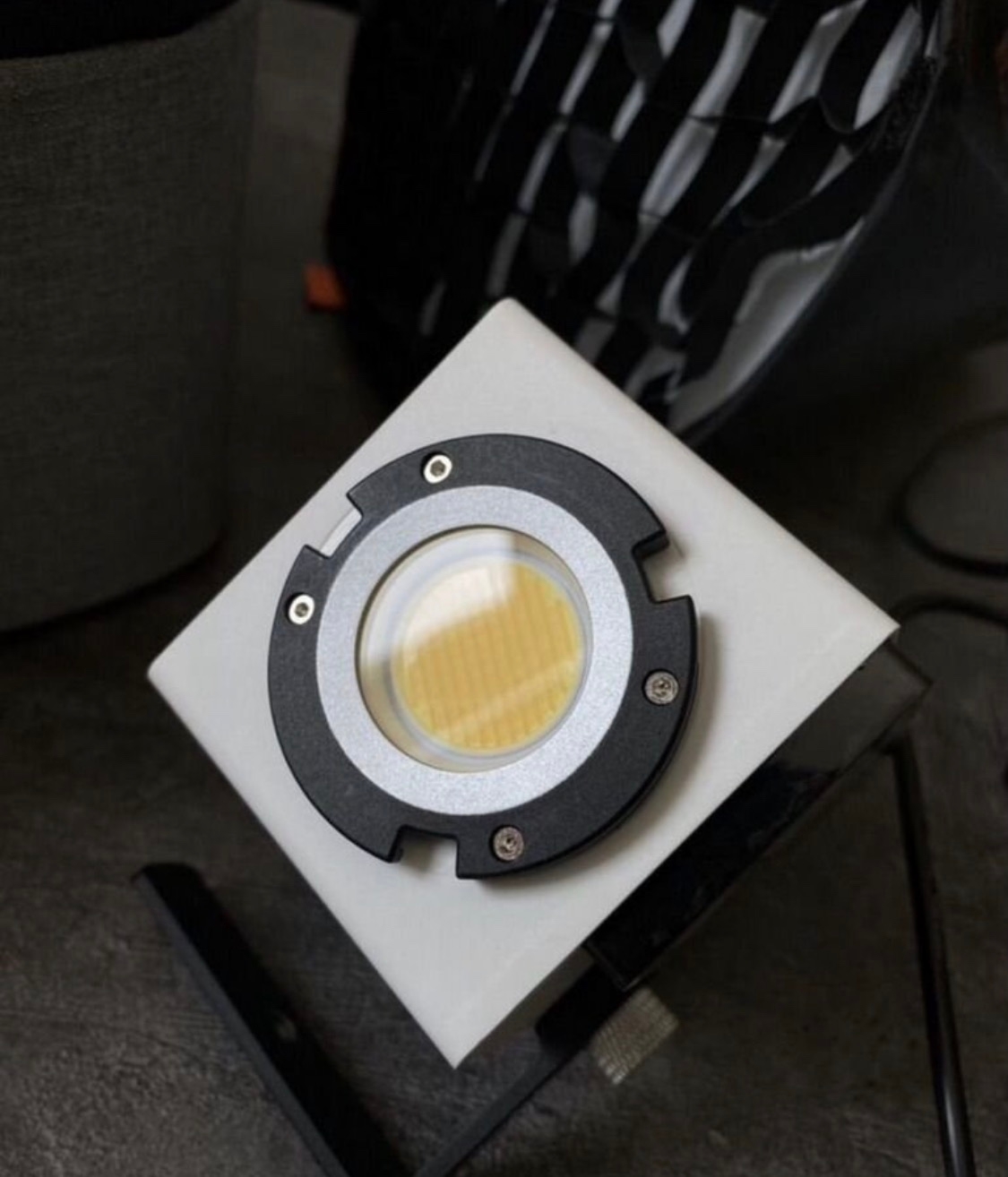 Продаю светодиодный осветитель Zhiyun Предлагаю (1)