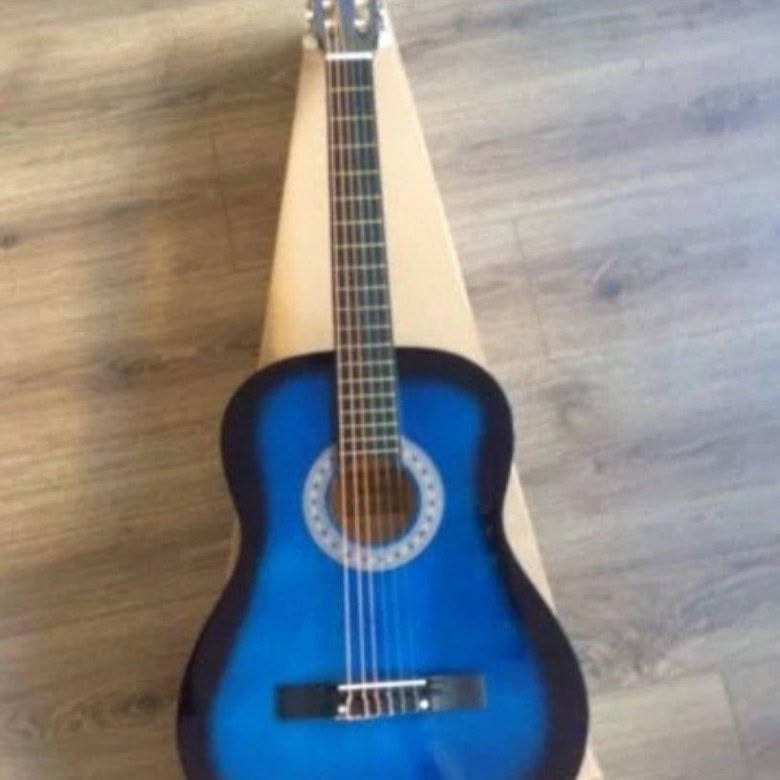 Продажа гитары Belucci с чехлом