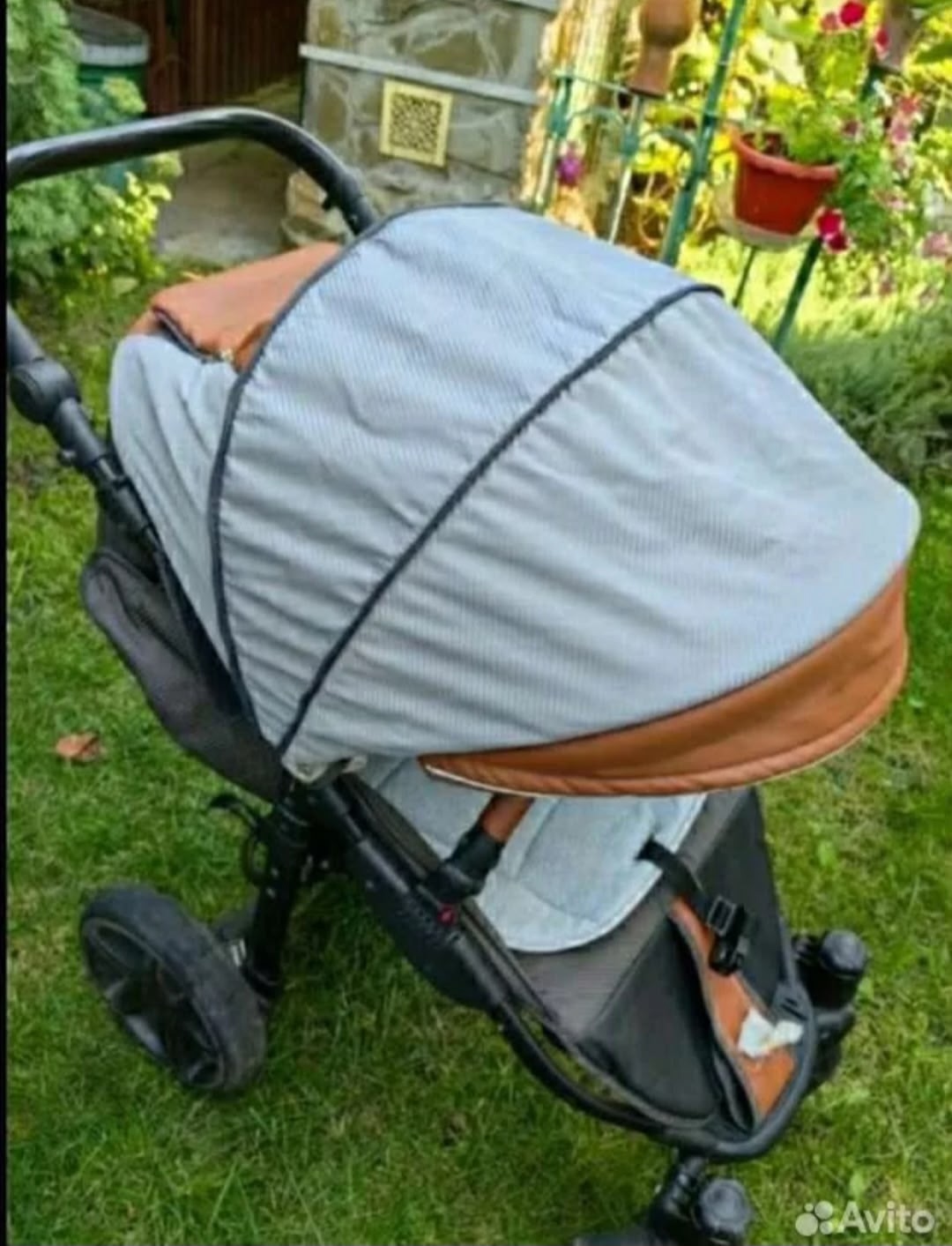 Продается вместительная детская коляска Отличная (2)