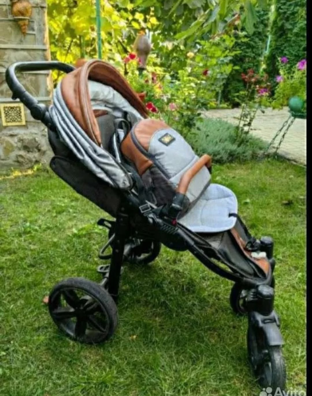 Продается вместительная детская коляска Отличная (1)