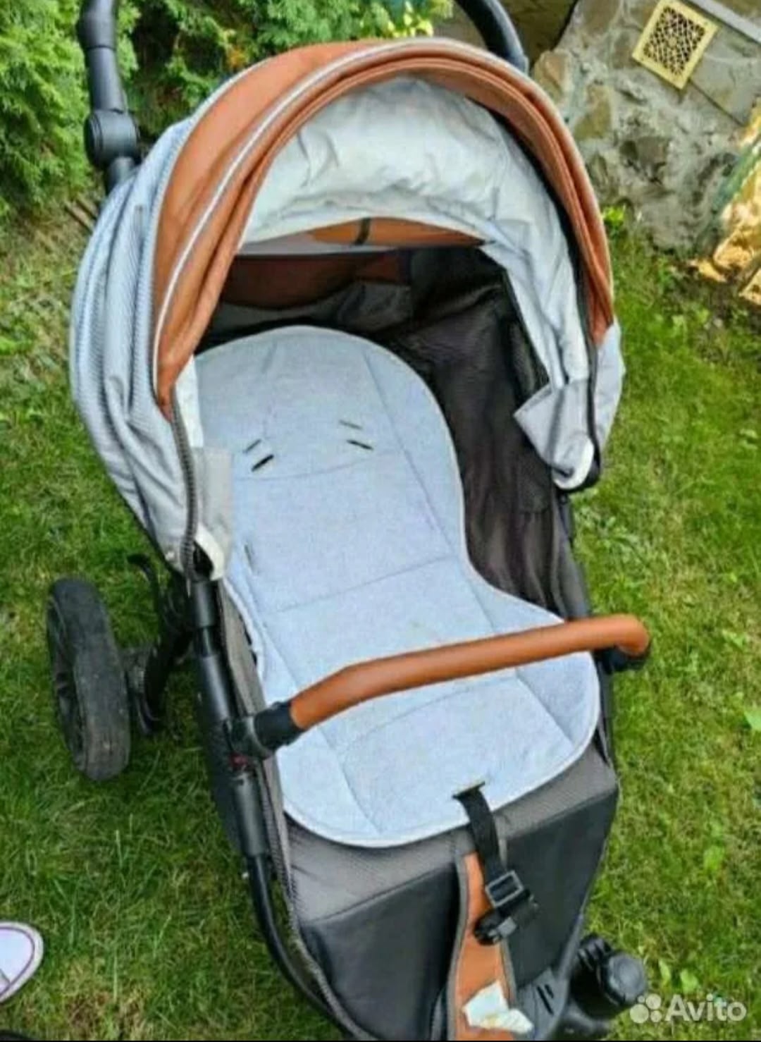 Продается вместительная детская коляска Отличная (3)
