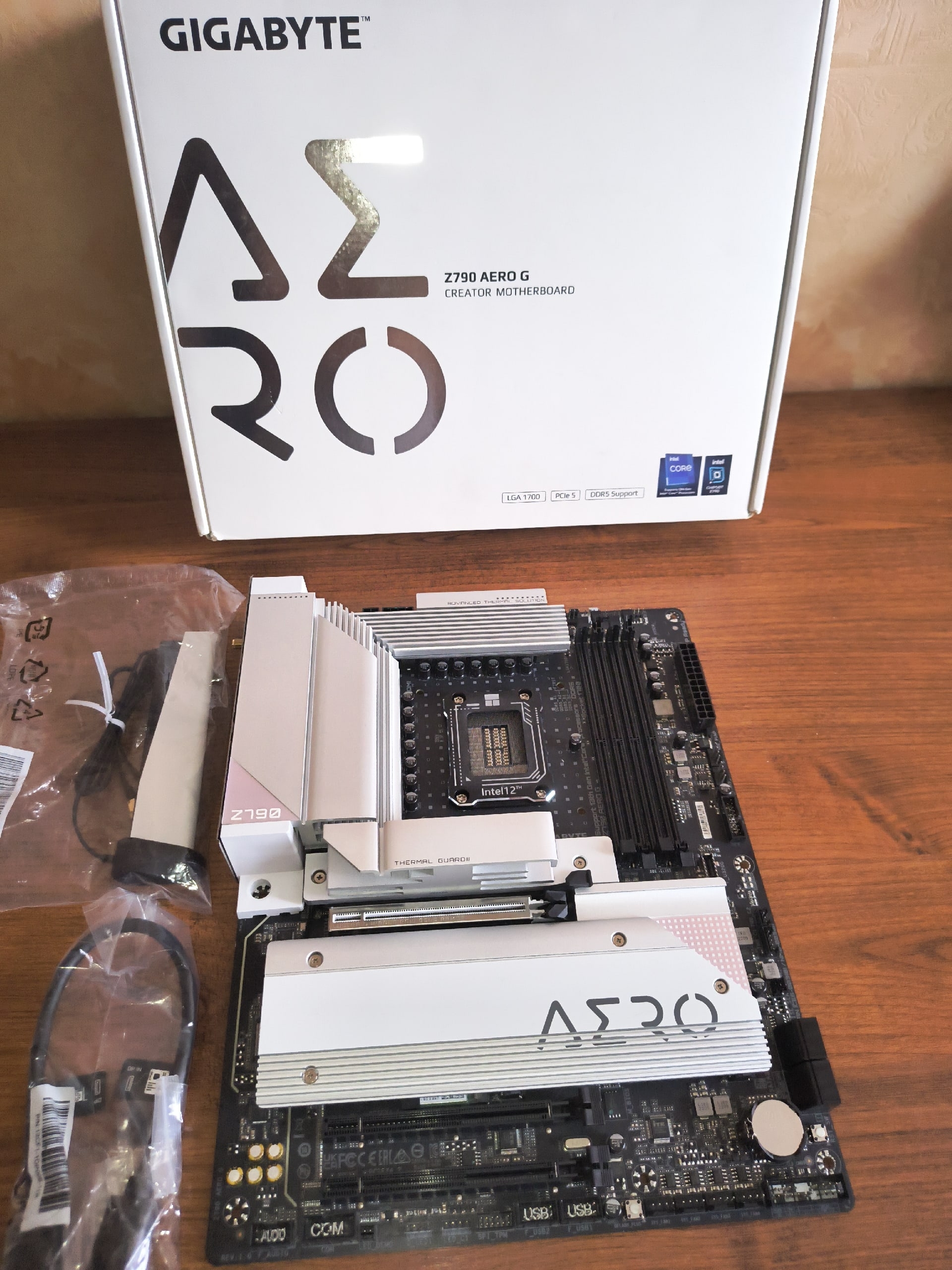 **Отличная материнская плата GIGABYTE** Продается