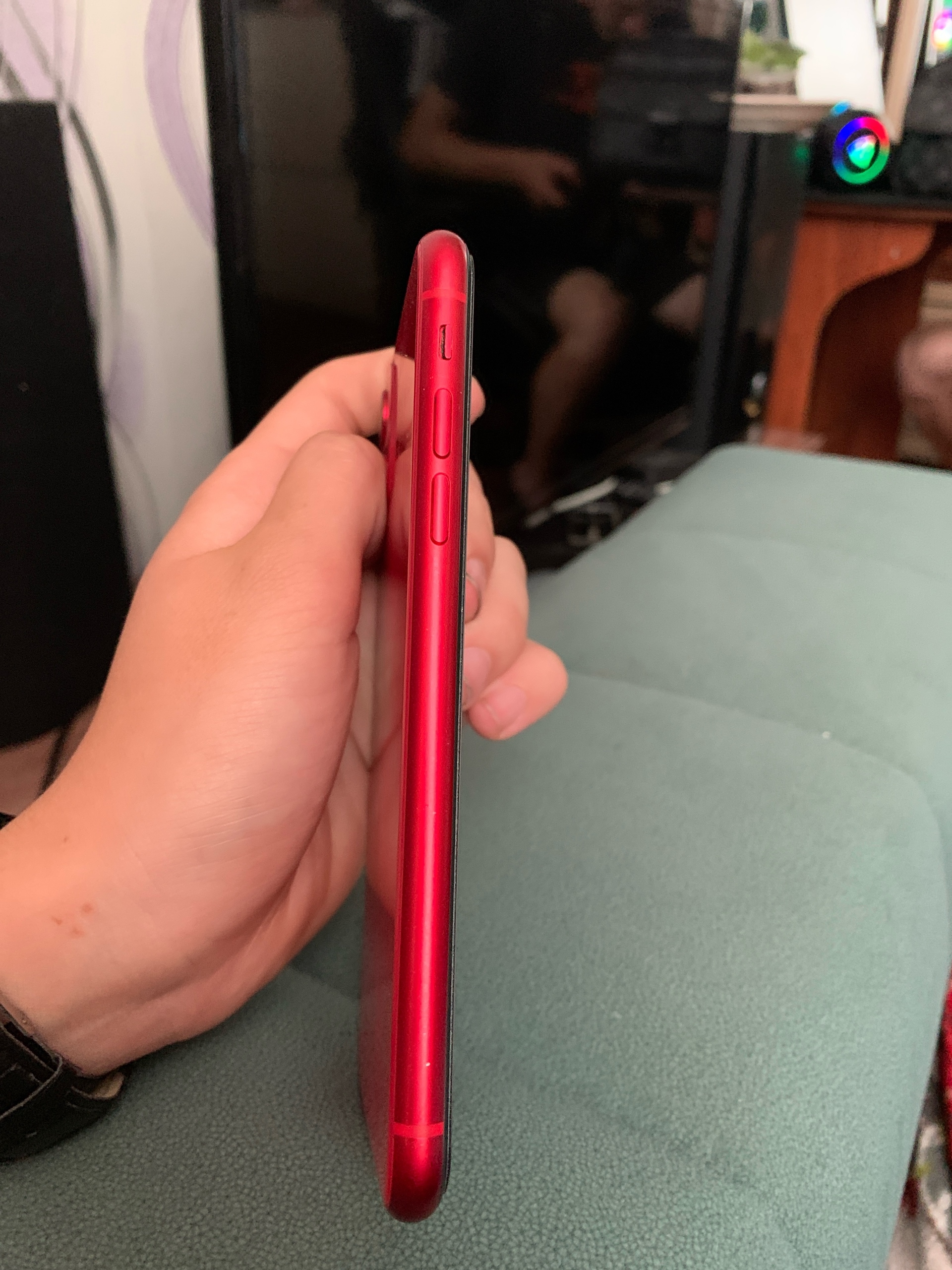 Продаю красный iPhone 11 128GB