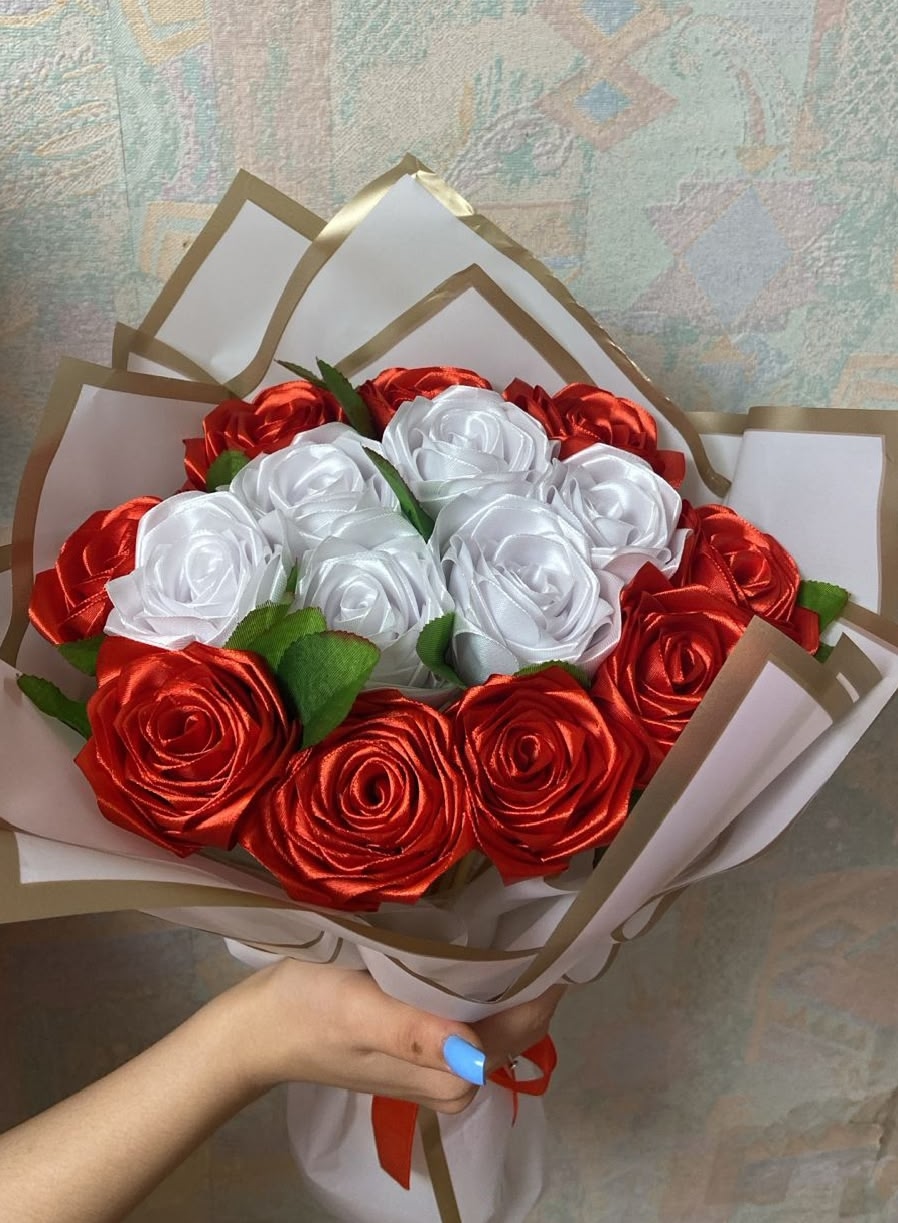 Атласные букеты: идеальный подарок Ищете (1)