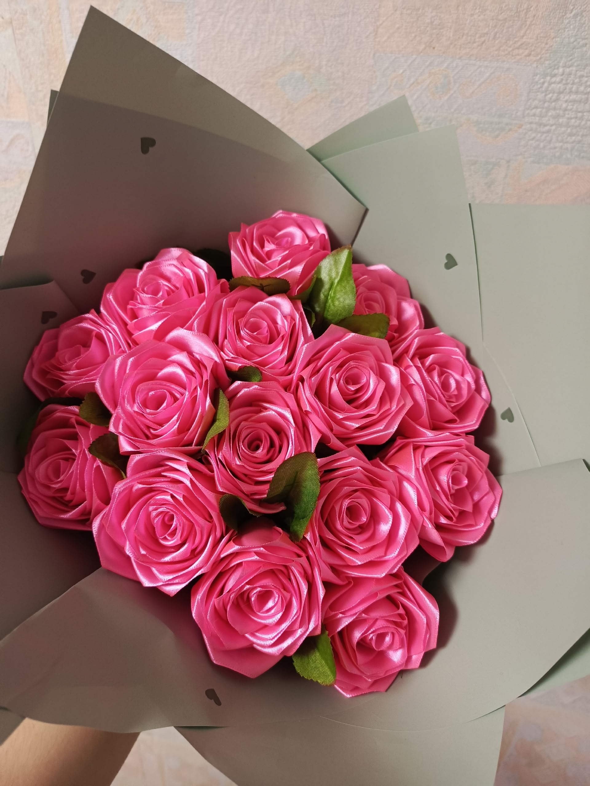 Атласные букеты: идеальный подарок Ищете