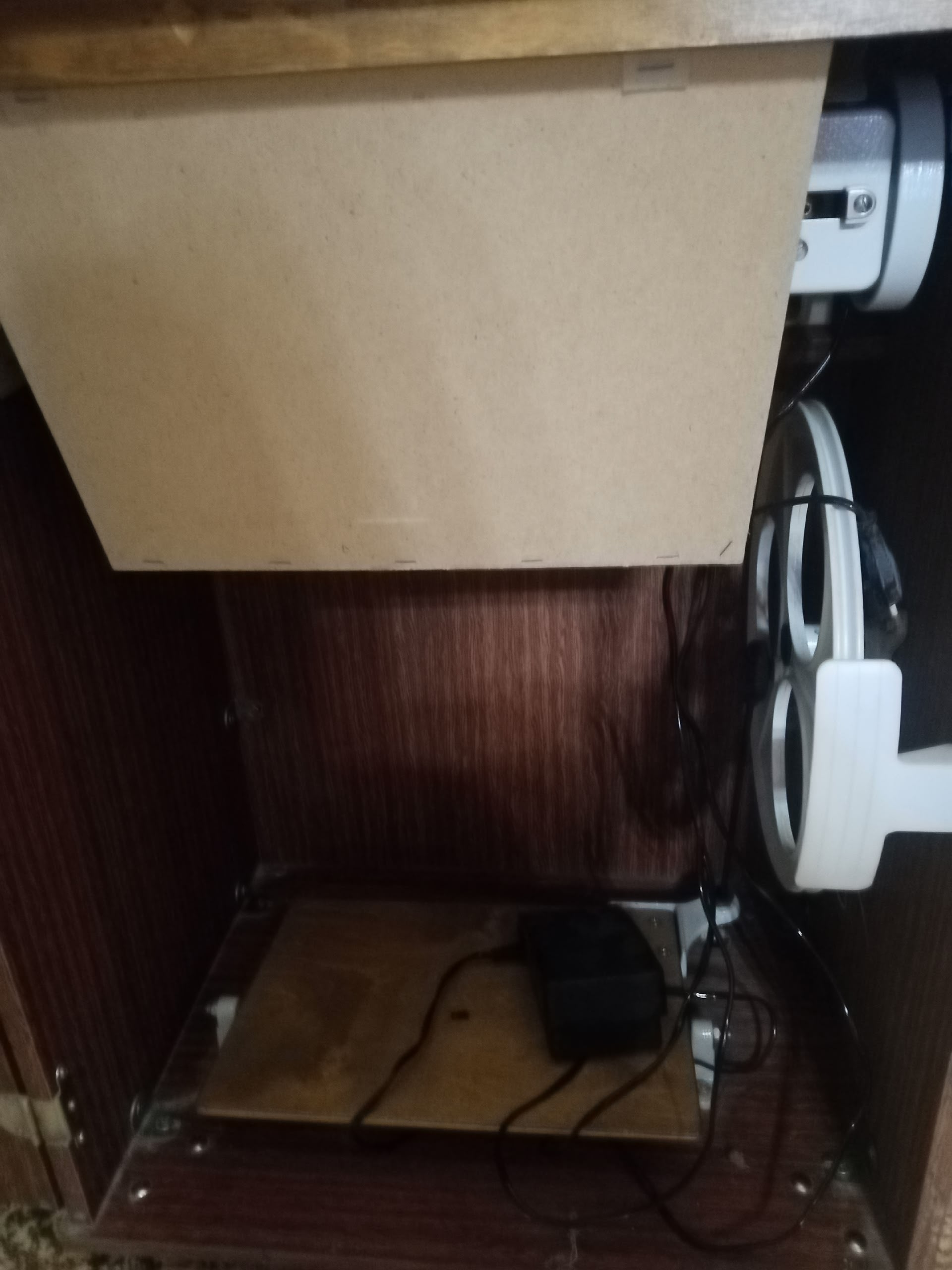 Швейная машина с электроприводом Продаю (6)