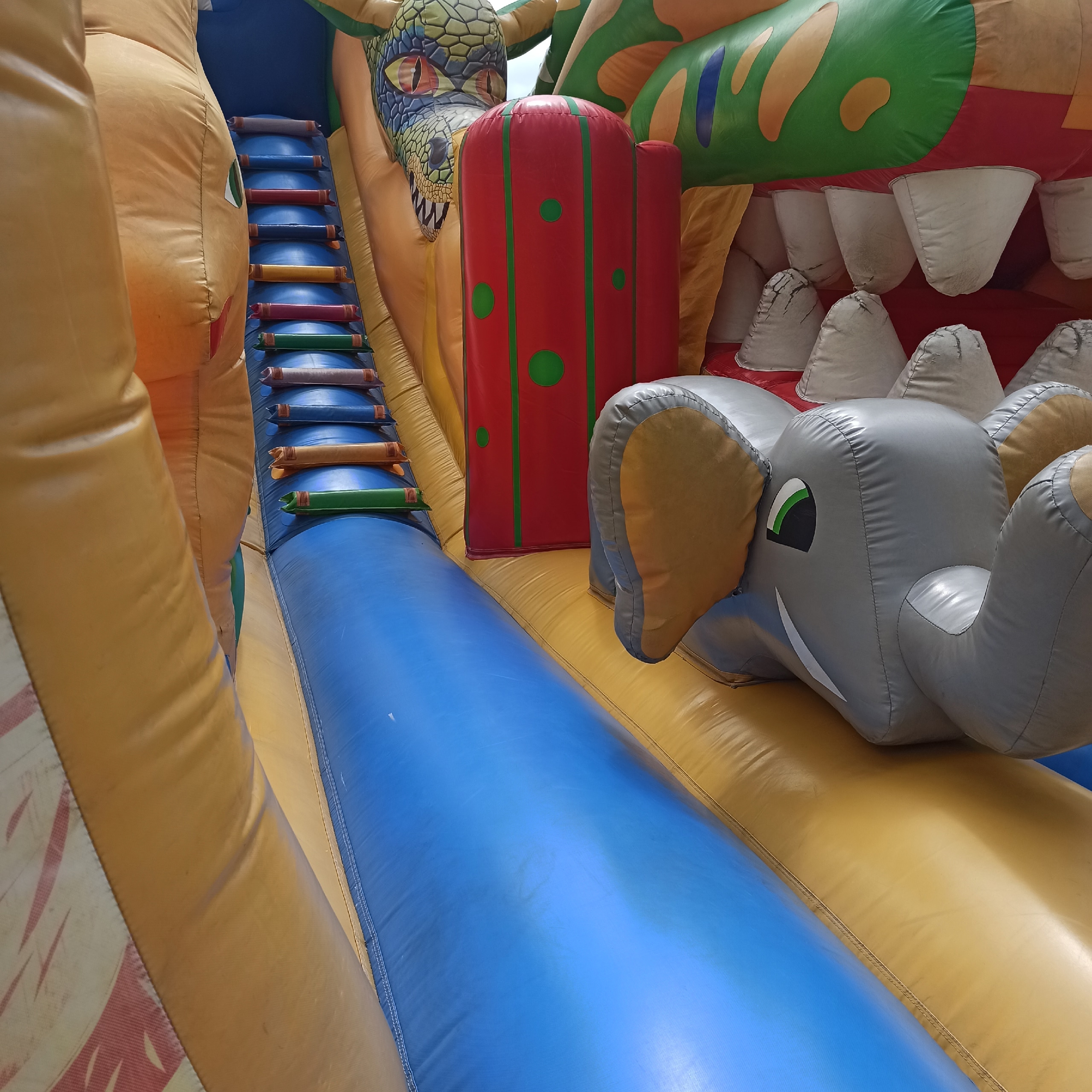 Продажа надувного батутного комплекса Объявляется (9)