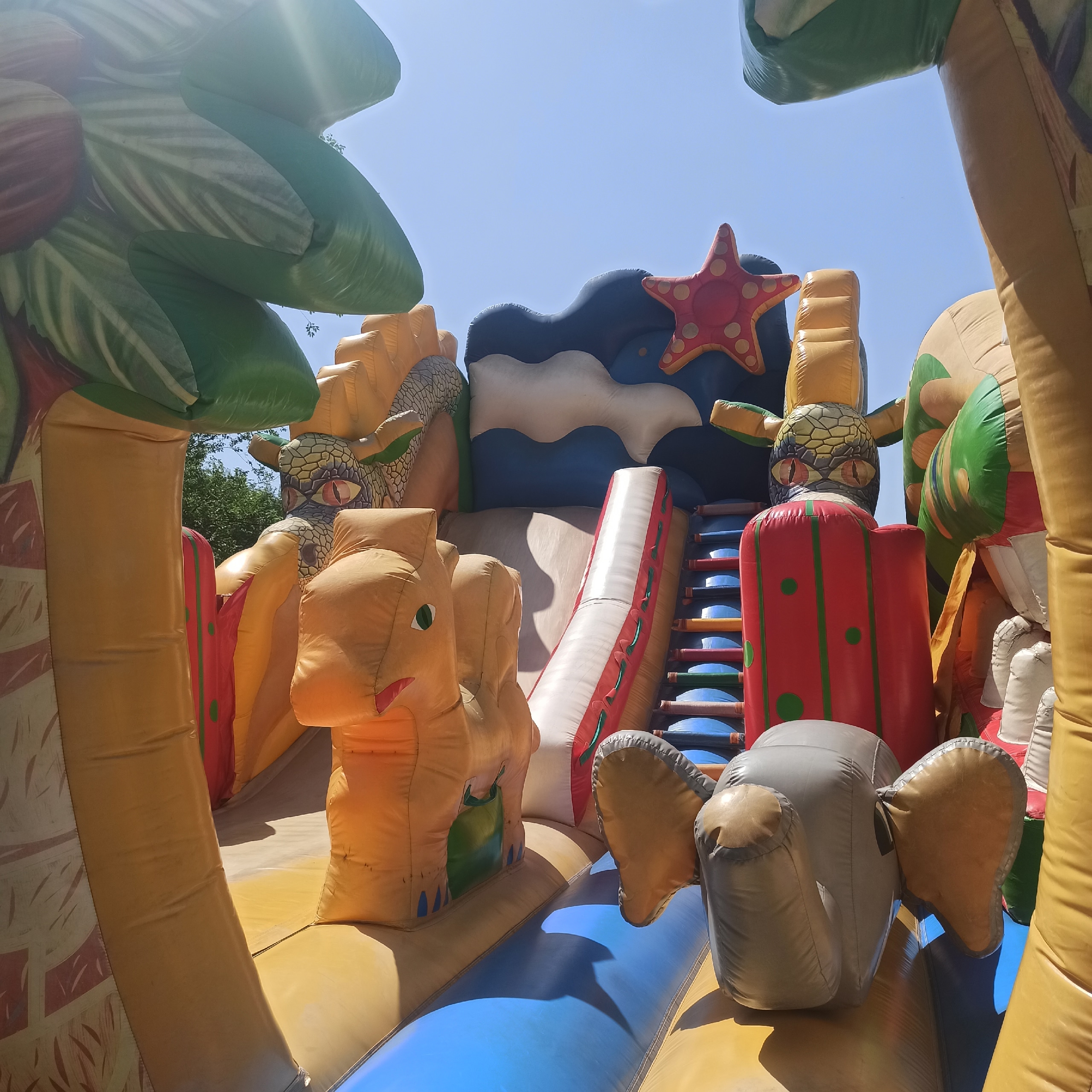 Продажа надувного батутного комплекса Объявляется (3)