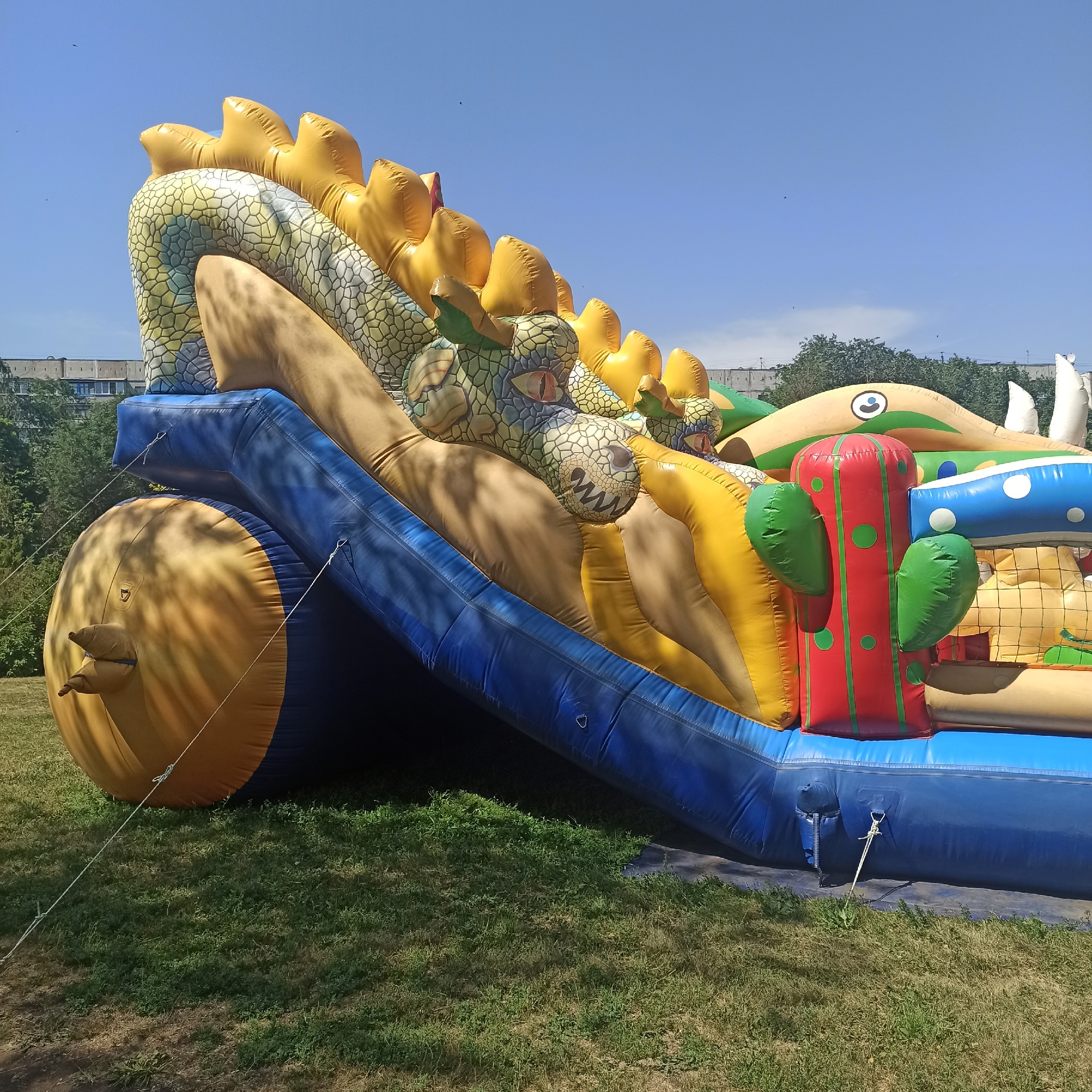 Продажа надувного батутного комплекса Объявляется (1)