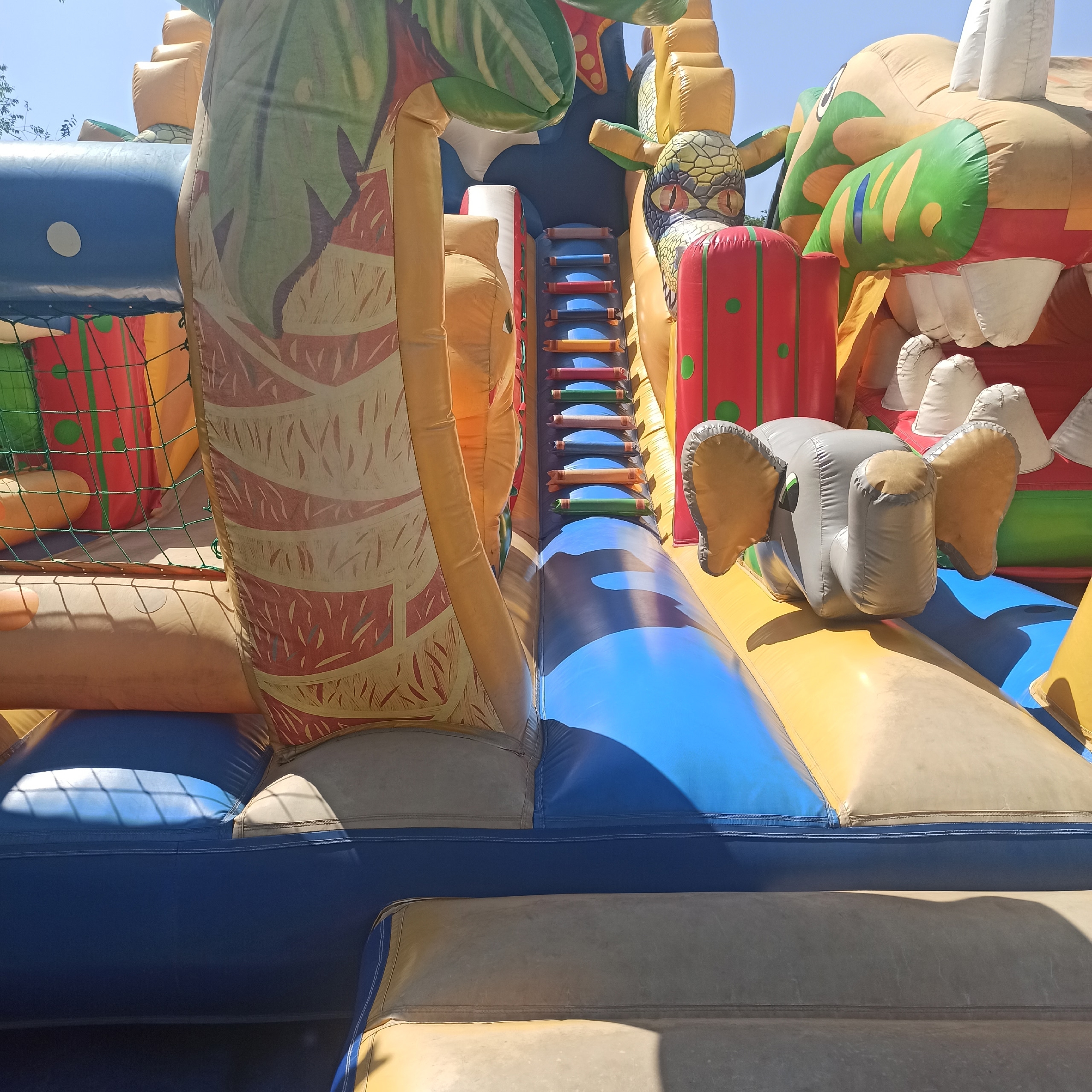 Продажа надувного батутного комплекса Объявляется (4)