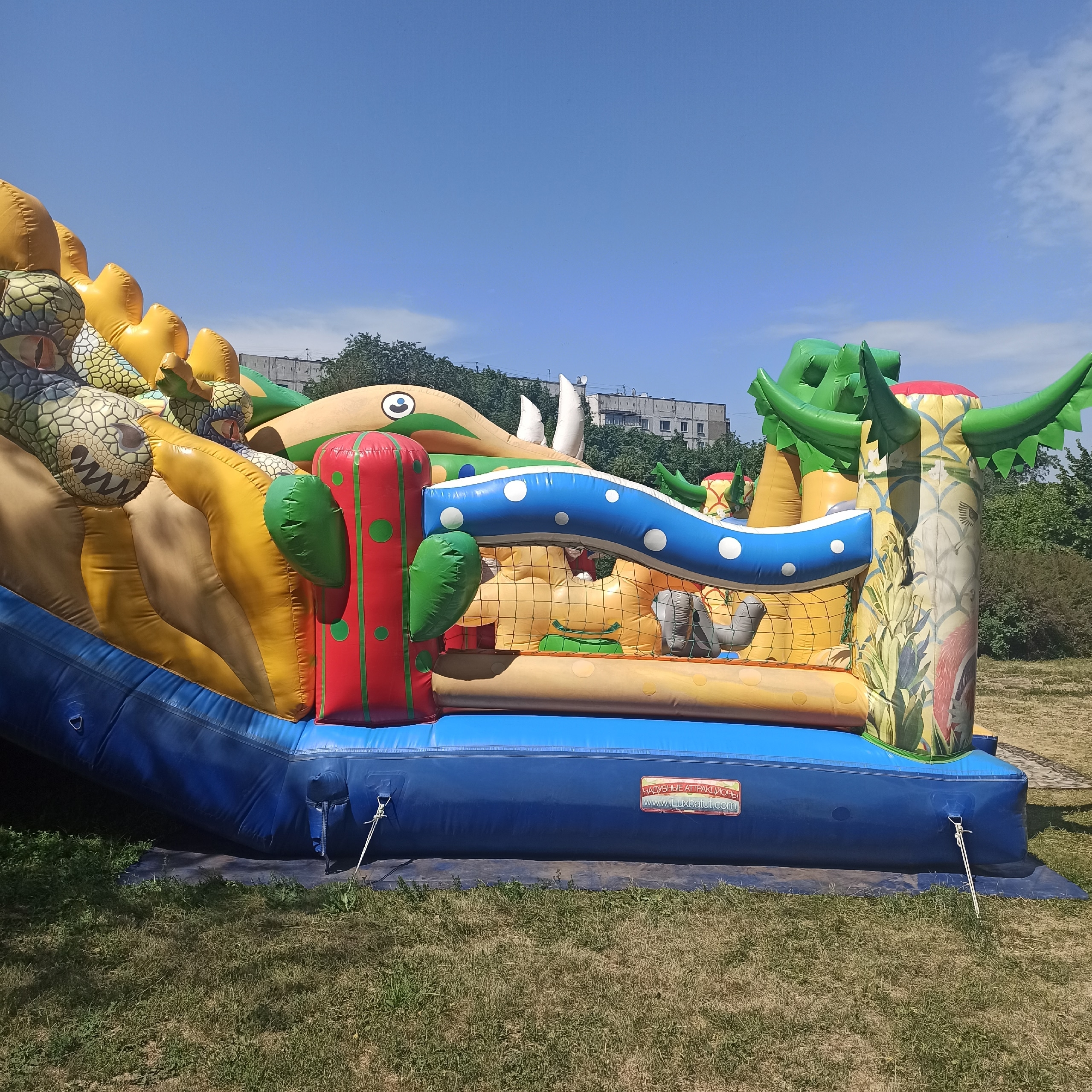 Продажа надувного батутного комплекса Объявляется (2)