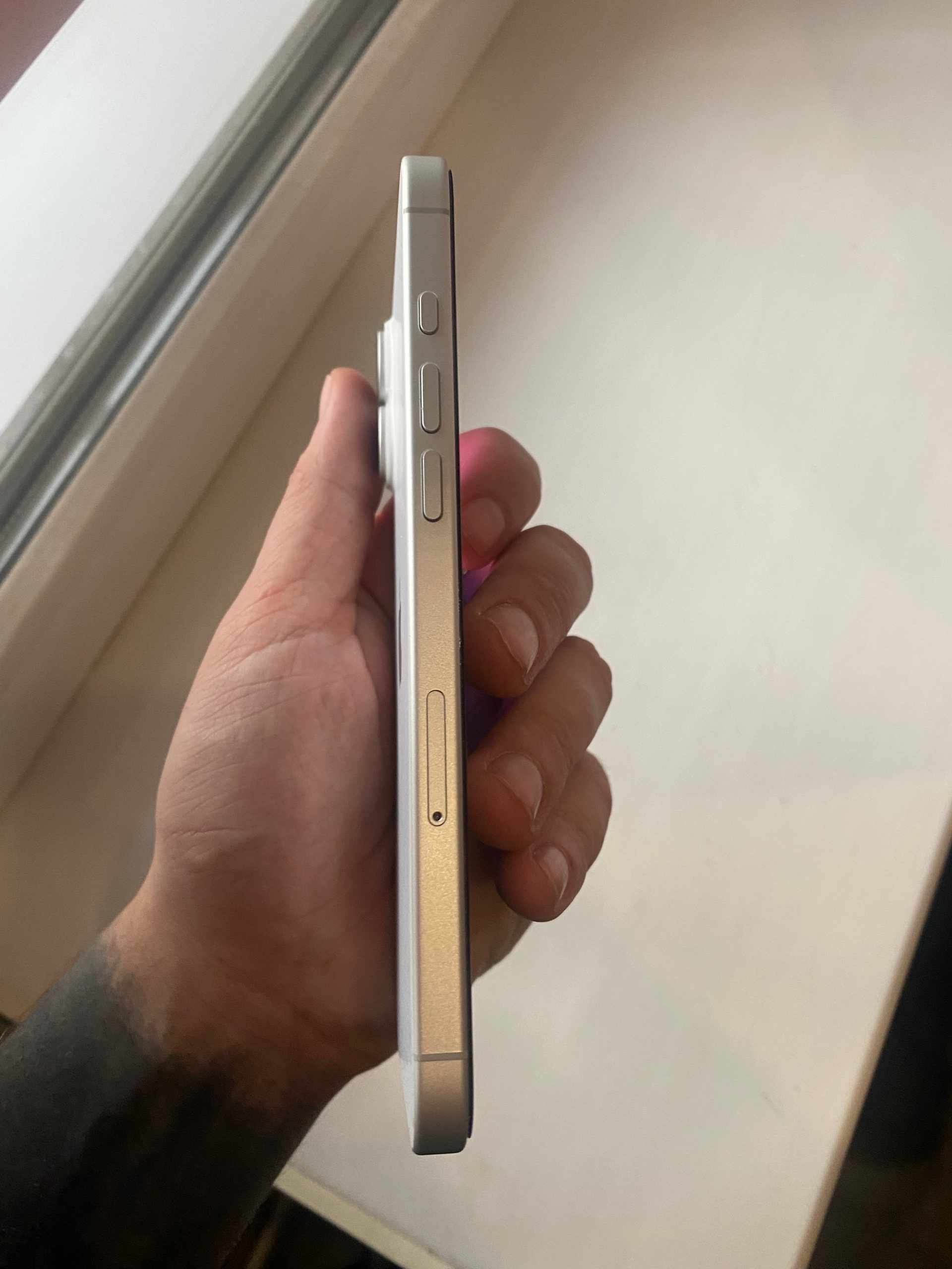 Продажа нового айфона 16 с (4)