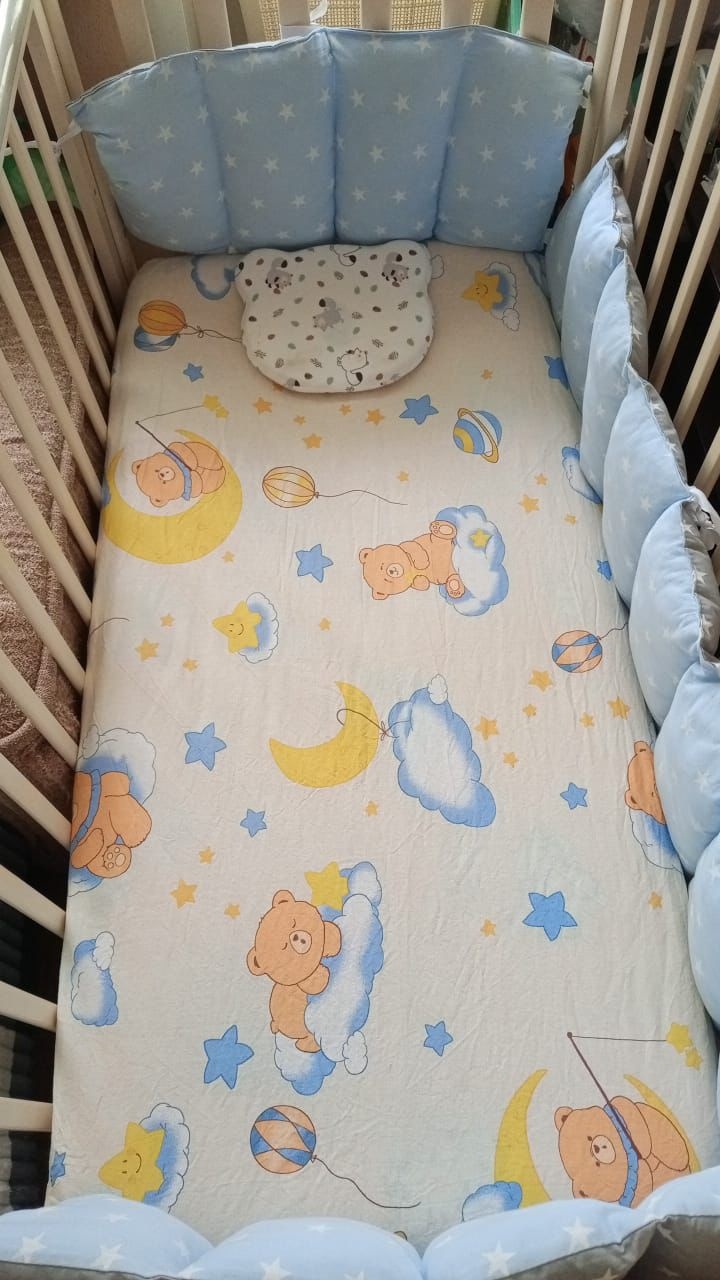 Продам детскую кроватку с маятником (2)