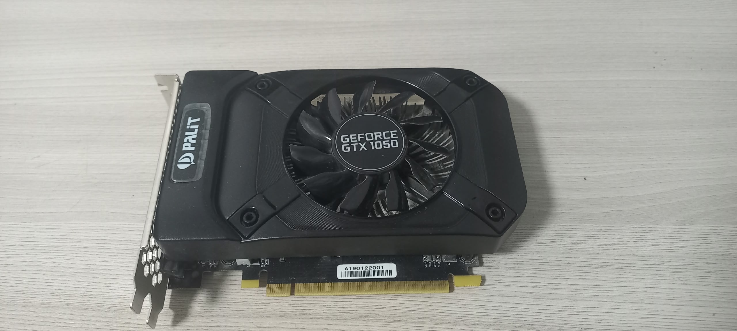 Продаю компьютерное оборудование недорого Монитор (1)