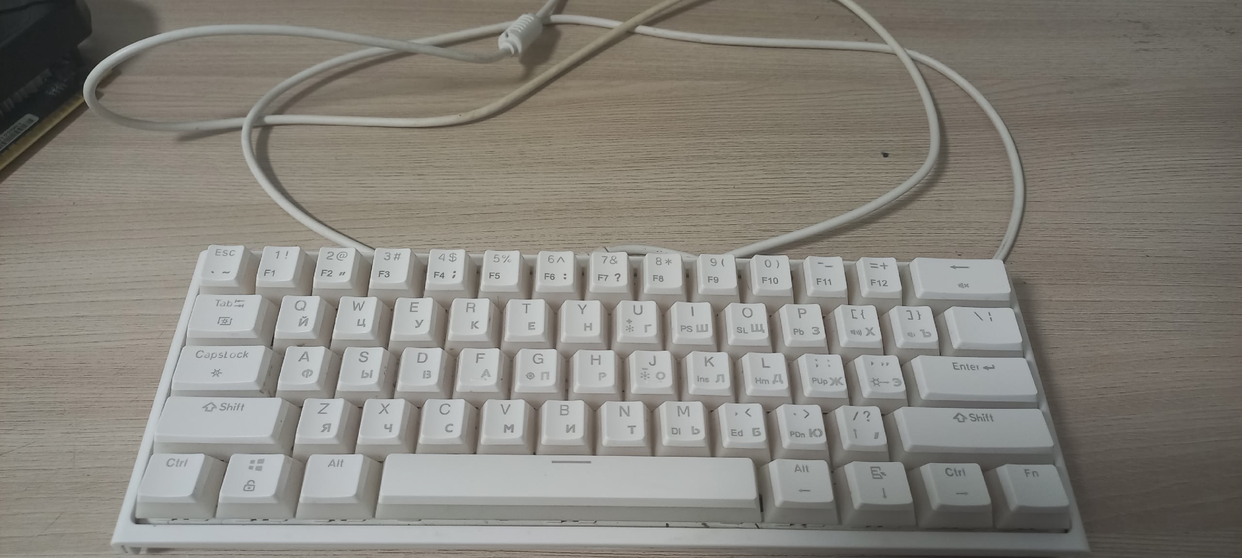 Продаю компьютерное оборудование недорого Монитор (4)