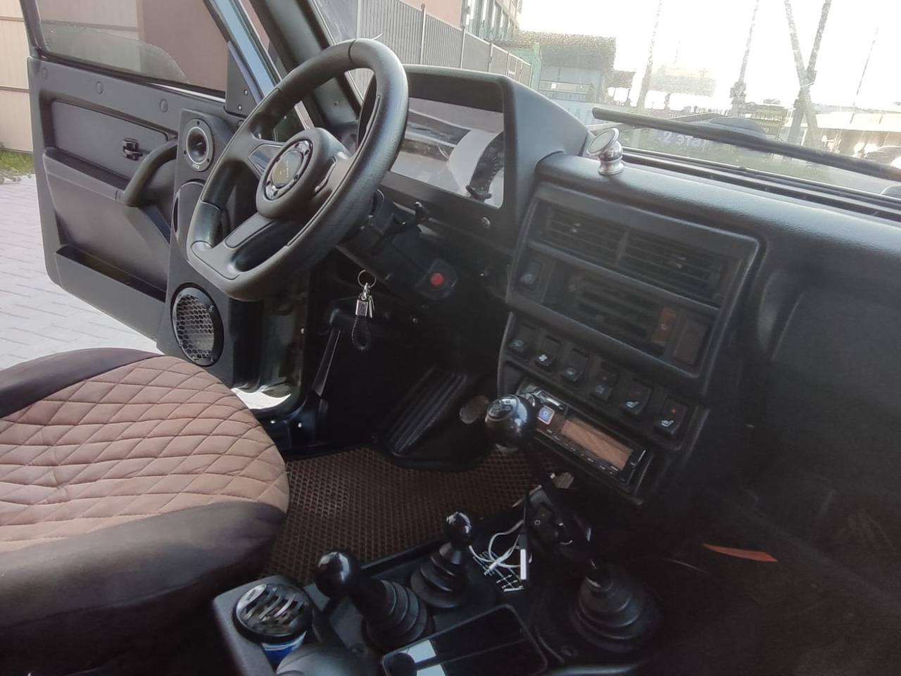 Продам Ладу 4x4 2121 Нива (7)