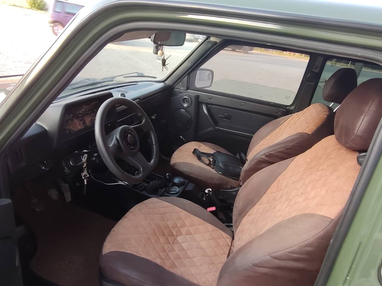 Продам Ладу 4x4 2121 Нива (6)