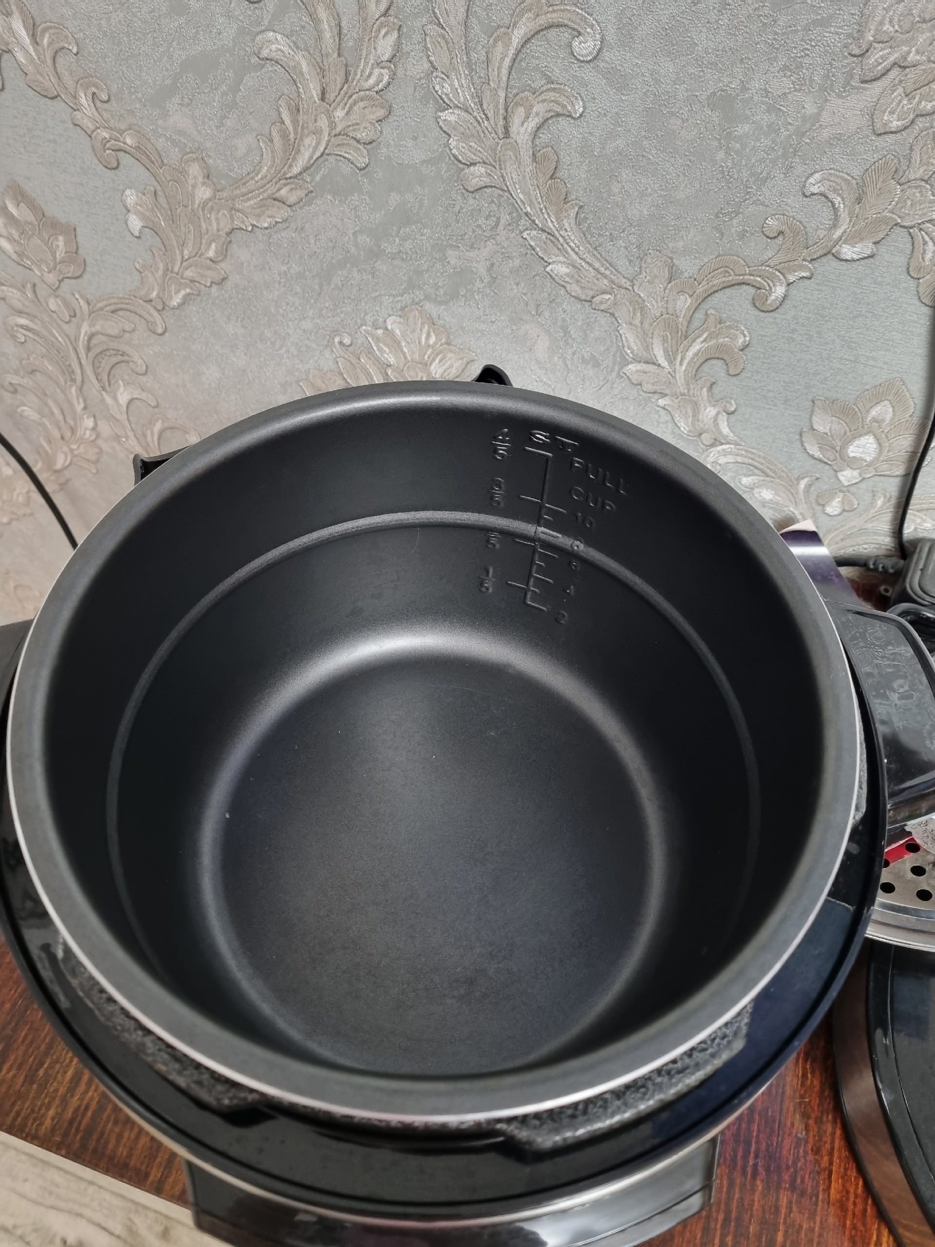 Продам мультиварку-скороварку, объем 5 литров (1)