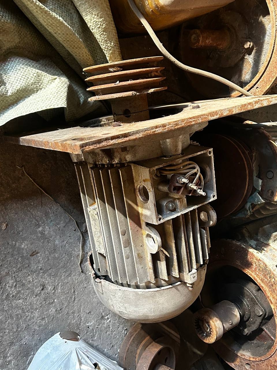 Фланцевый электродвигатель 380В, 5.5 кВт