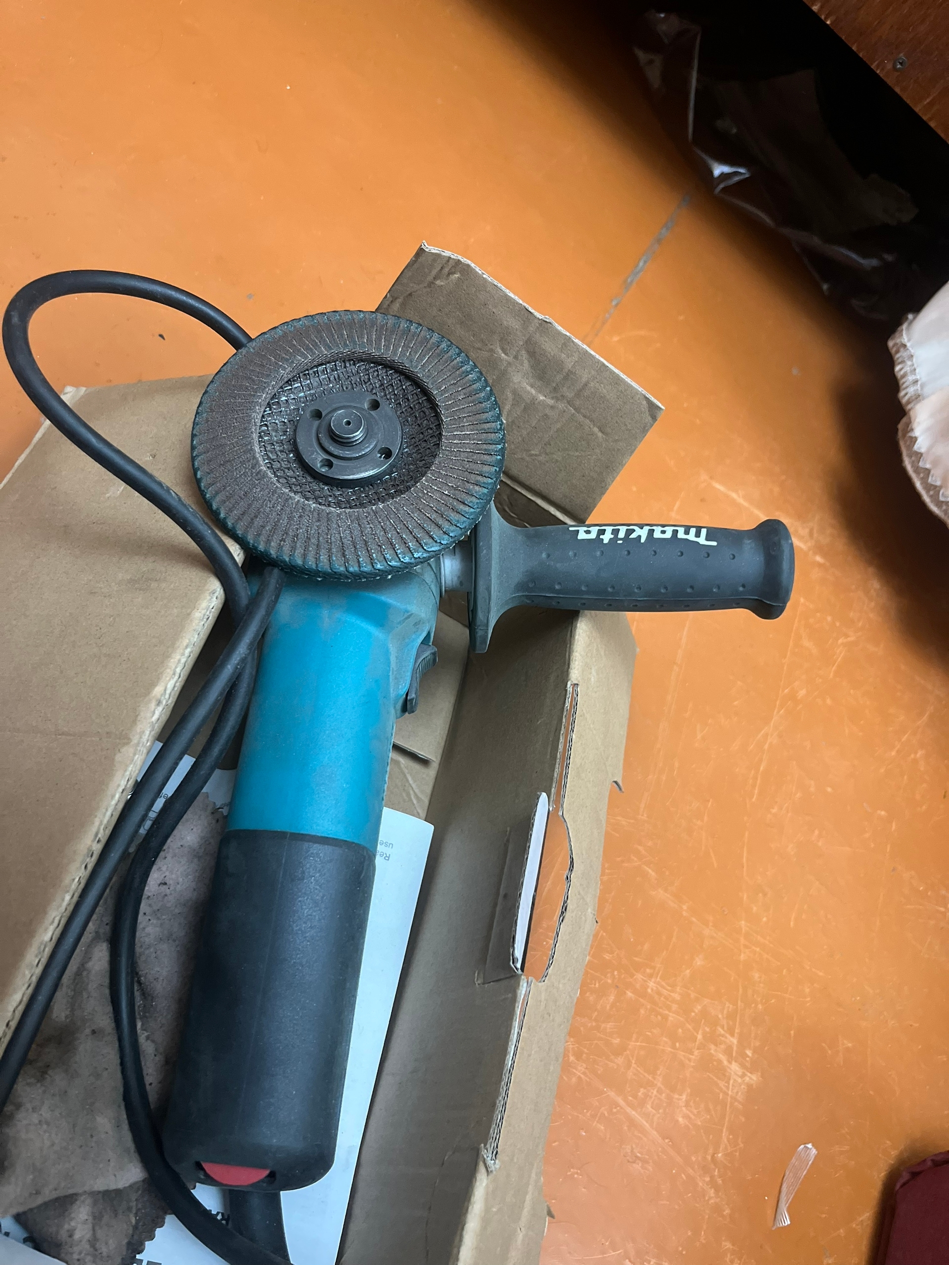 Продам б/у болгарку, детали ниже