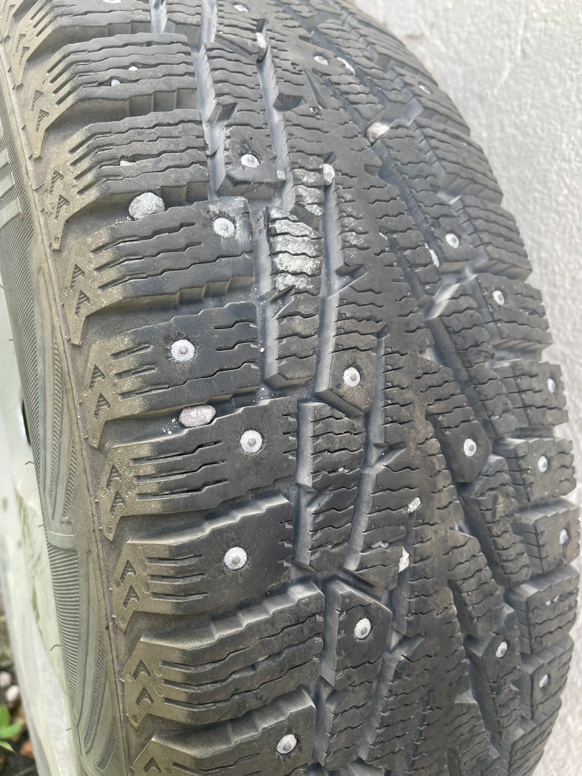 Продажа зимней резины 205/60 R16