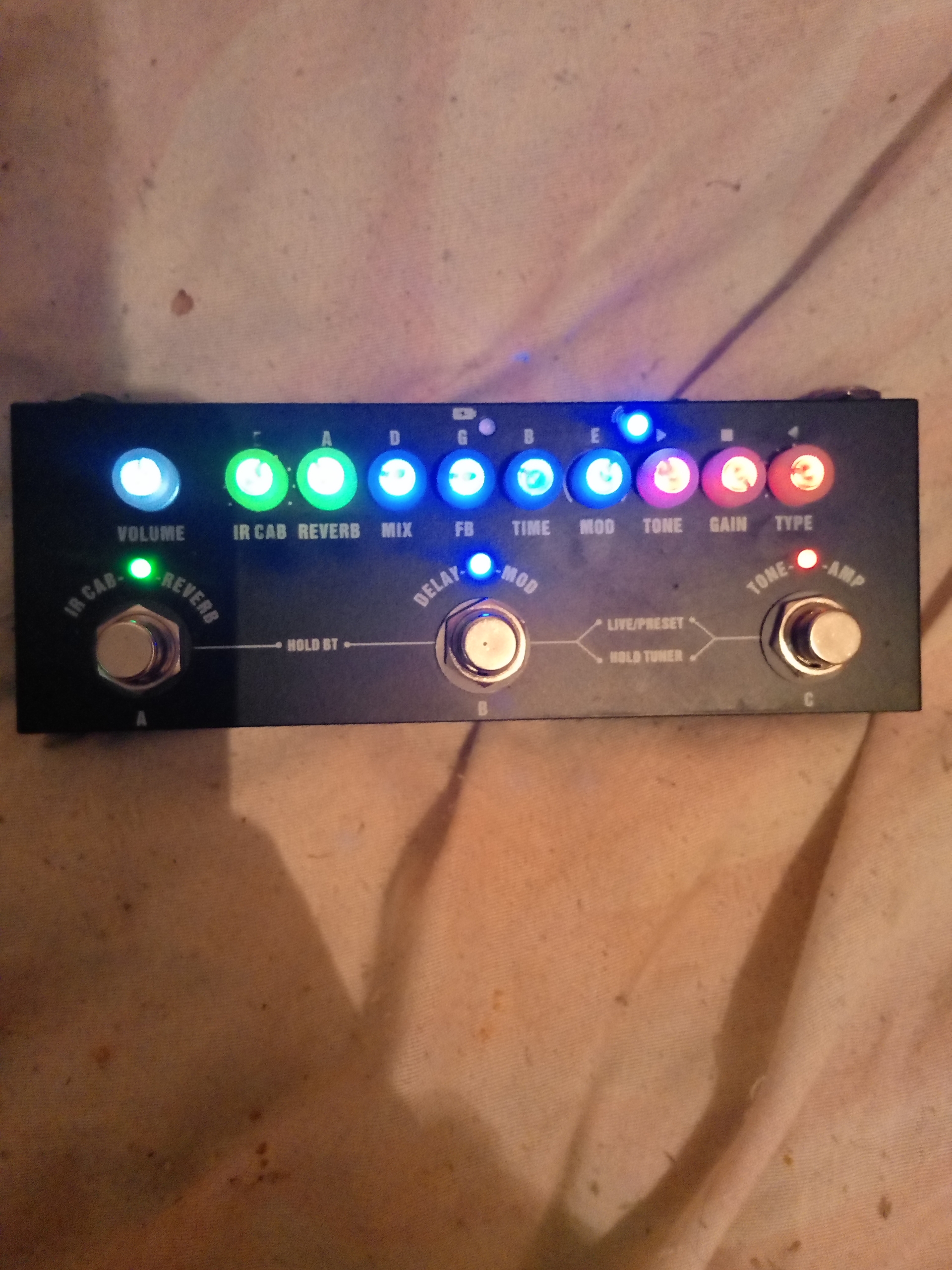 Электрогитара и синтезатор в продаже (2)