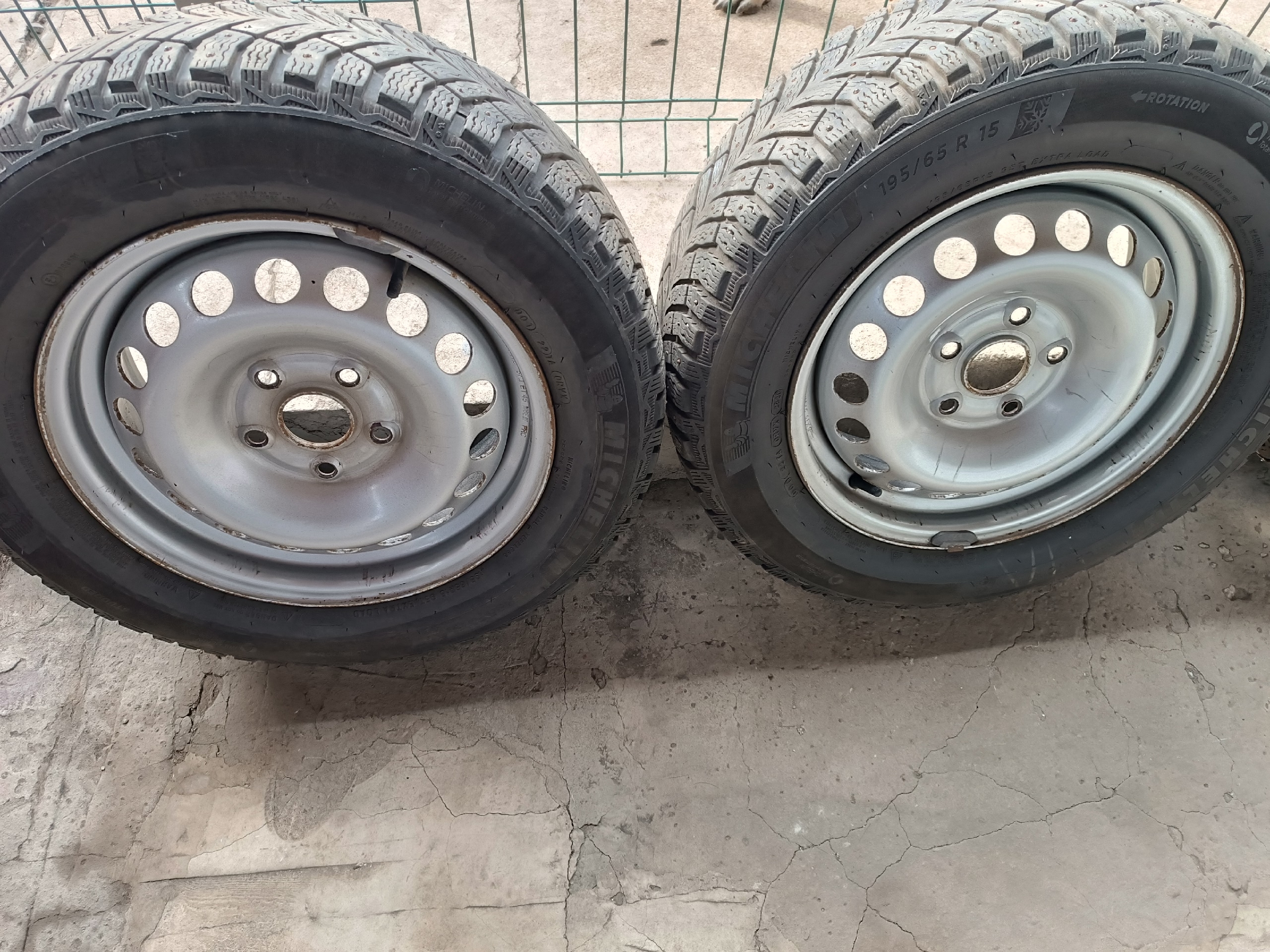 Продается комплект зимней резины В (4)