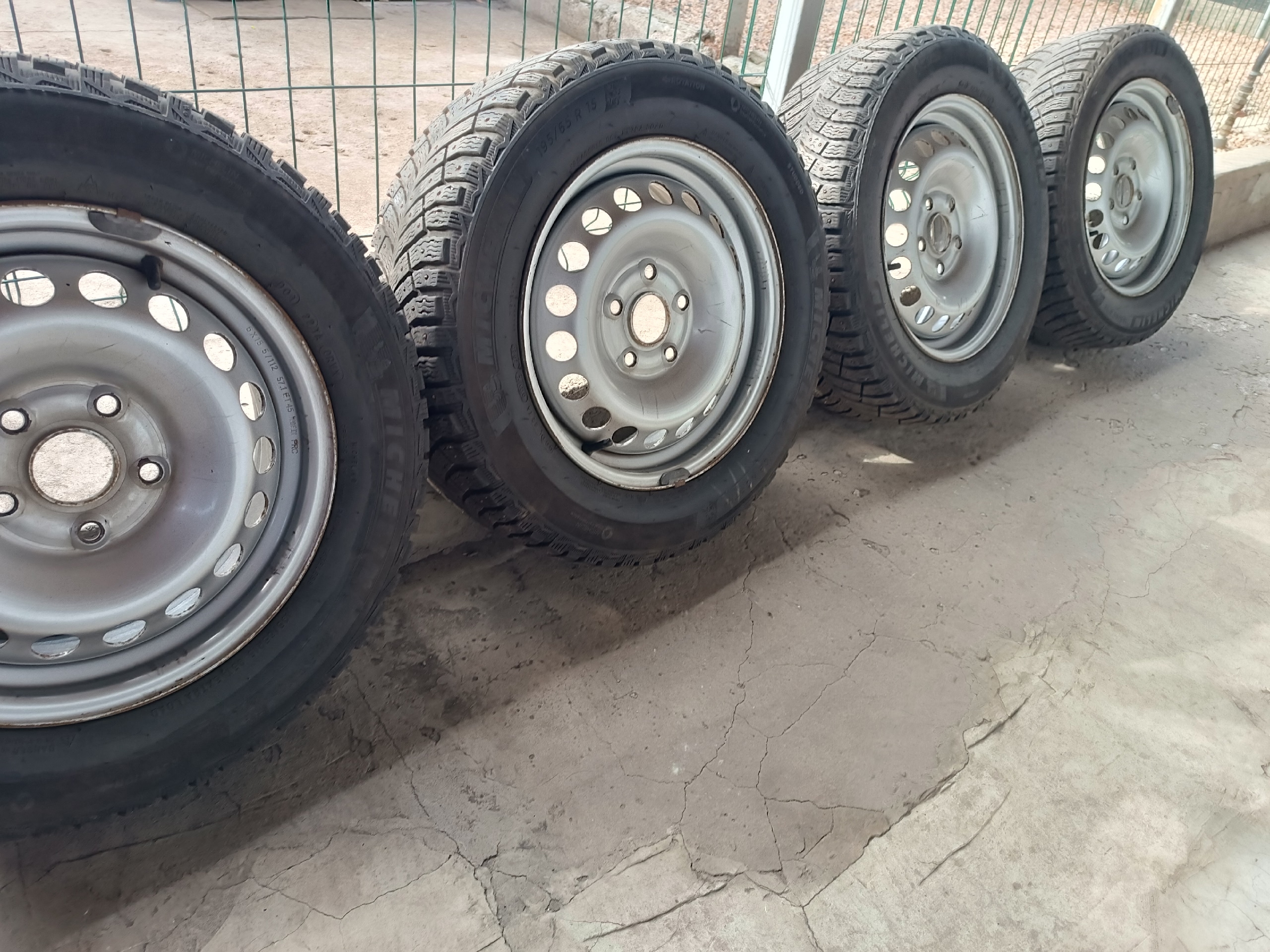 Продается комплект зимней резины В (1)