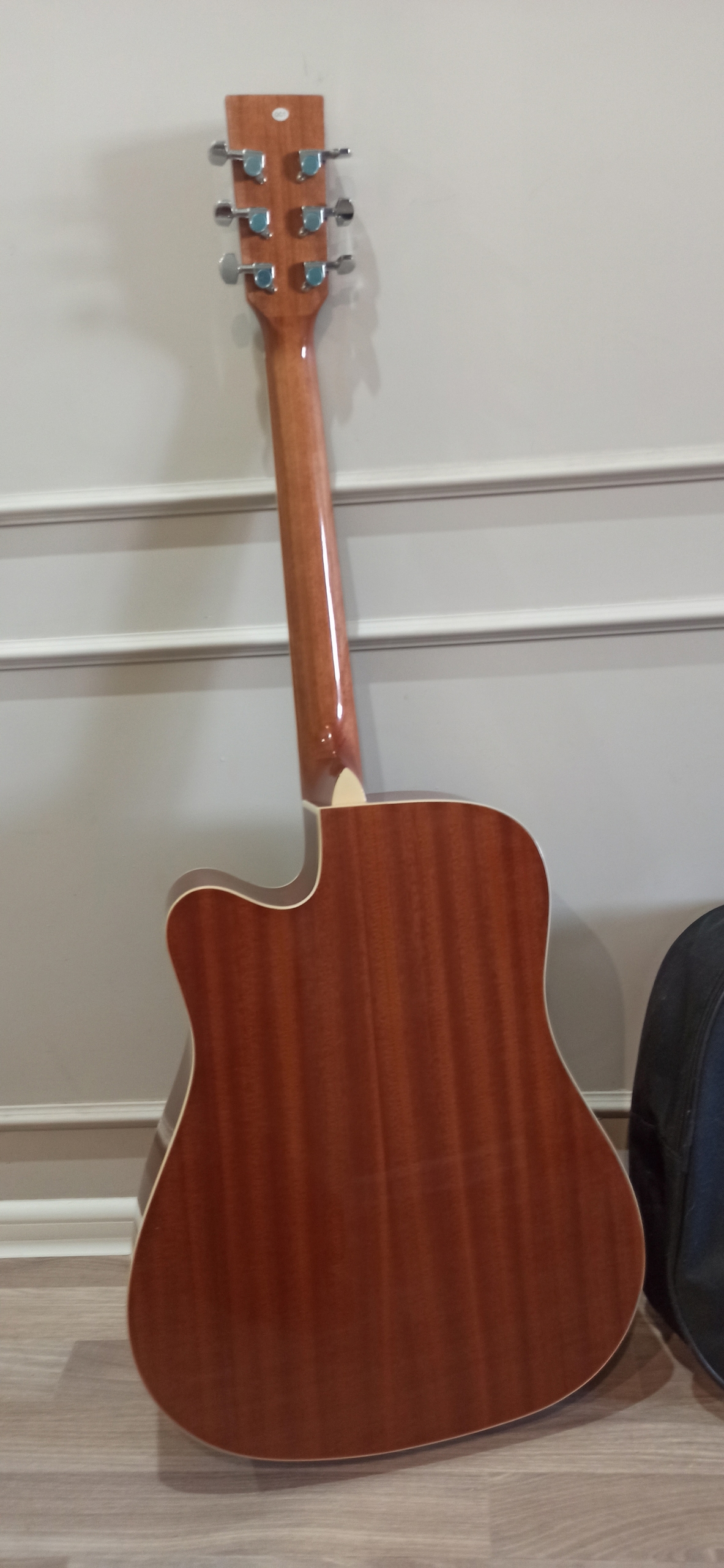 Гитара в отличном состоянии, продам (2)