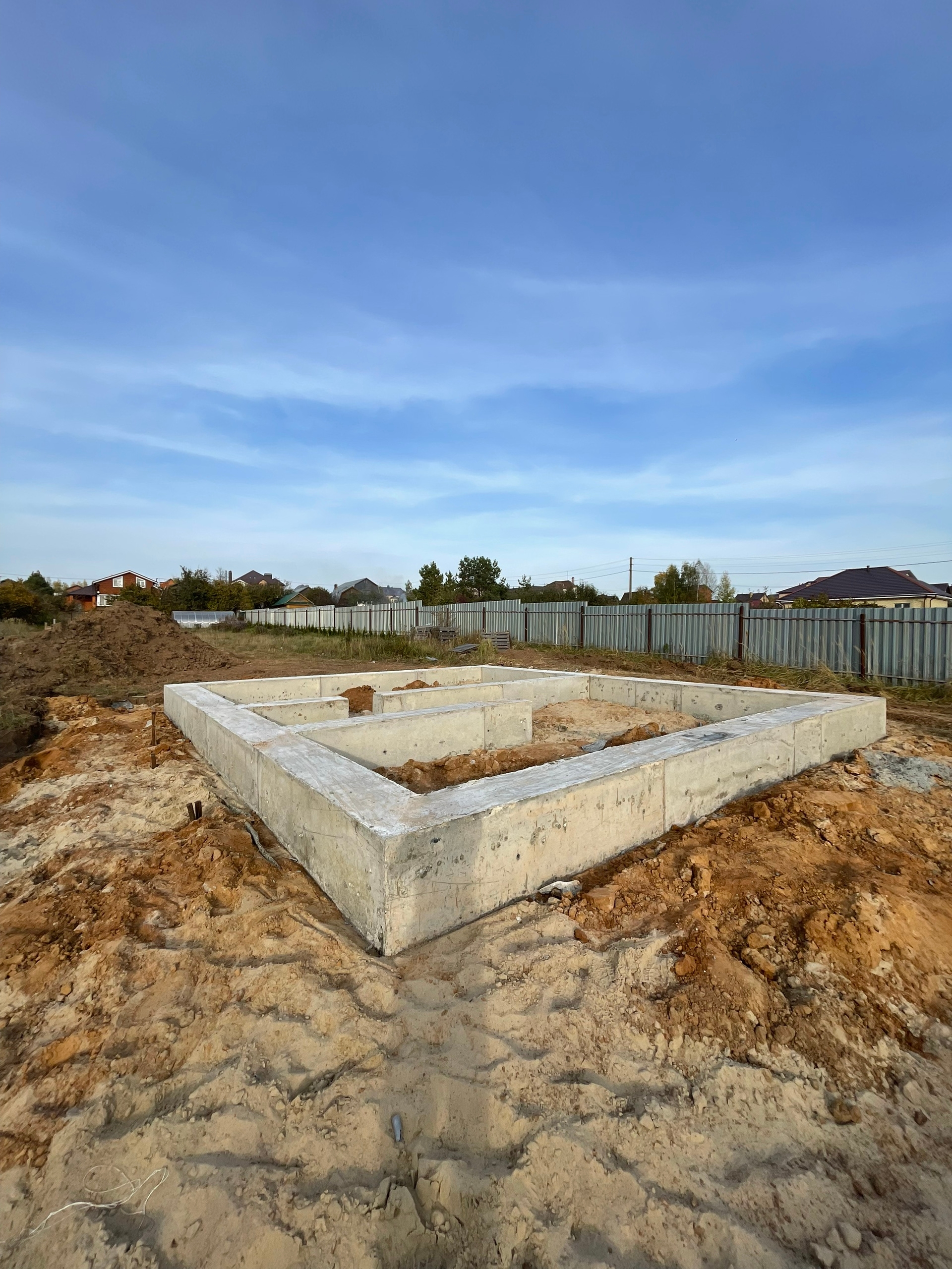 Строительная бригада: работы с монолитом