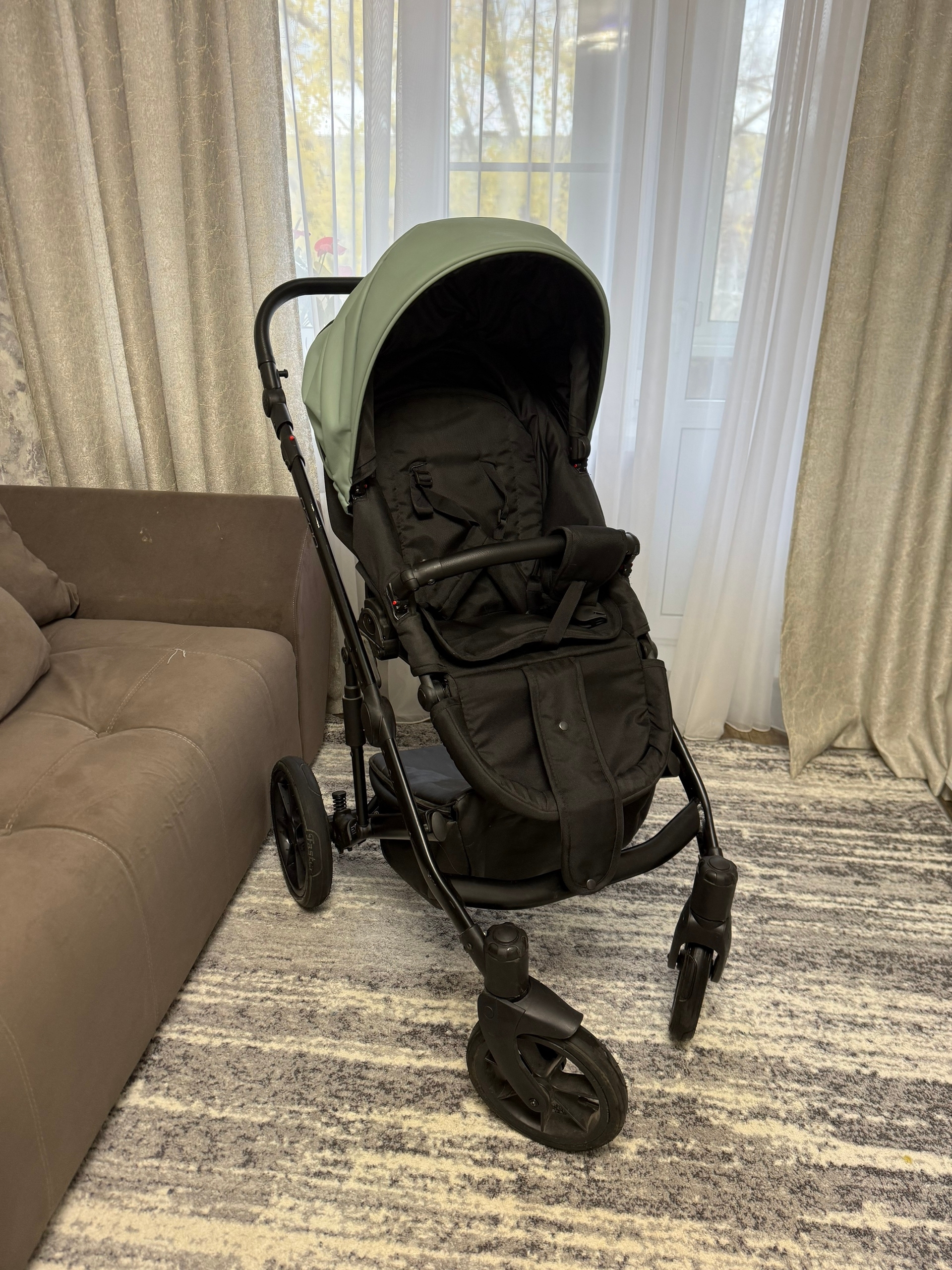 Продаётся удобная коляска Riko Предлагаю (2)