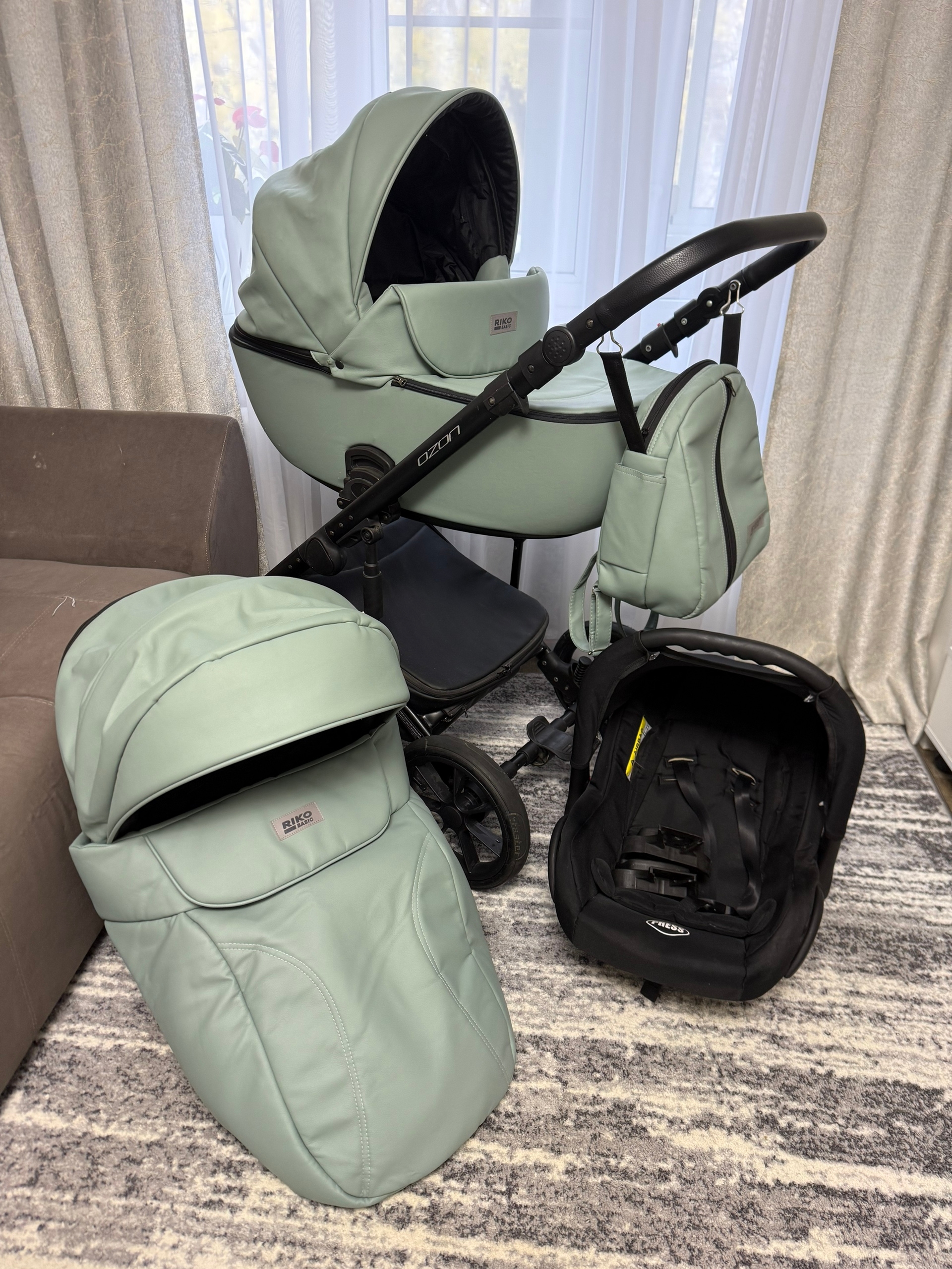 Продаётся удобная коляска Riko Предлагаю