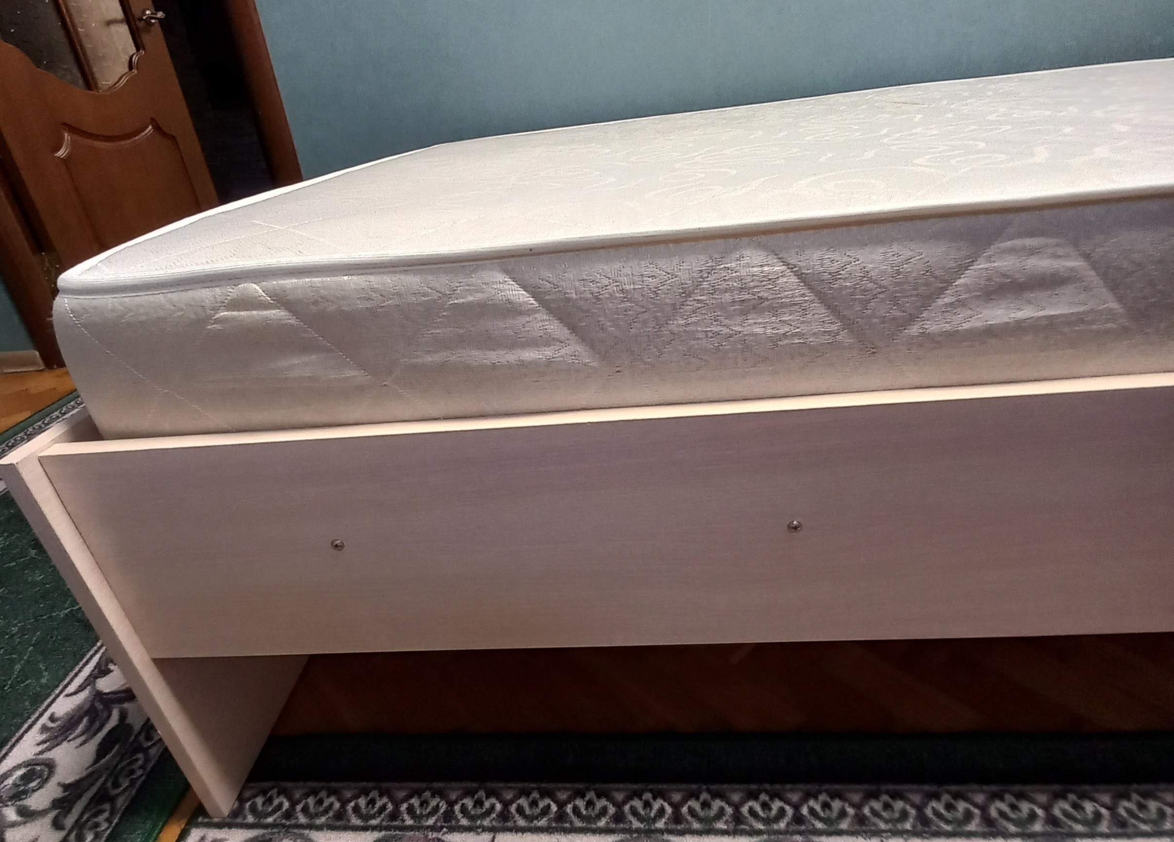 Продам матрас и бесплатную кровать (1)